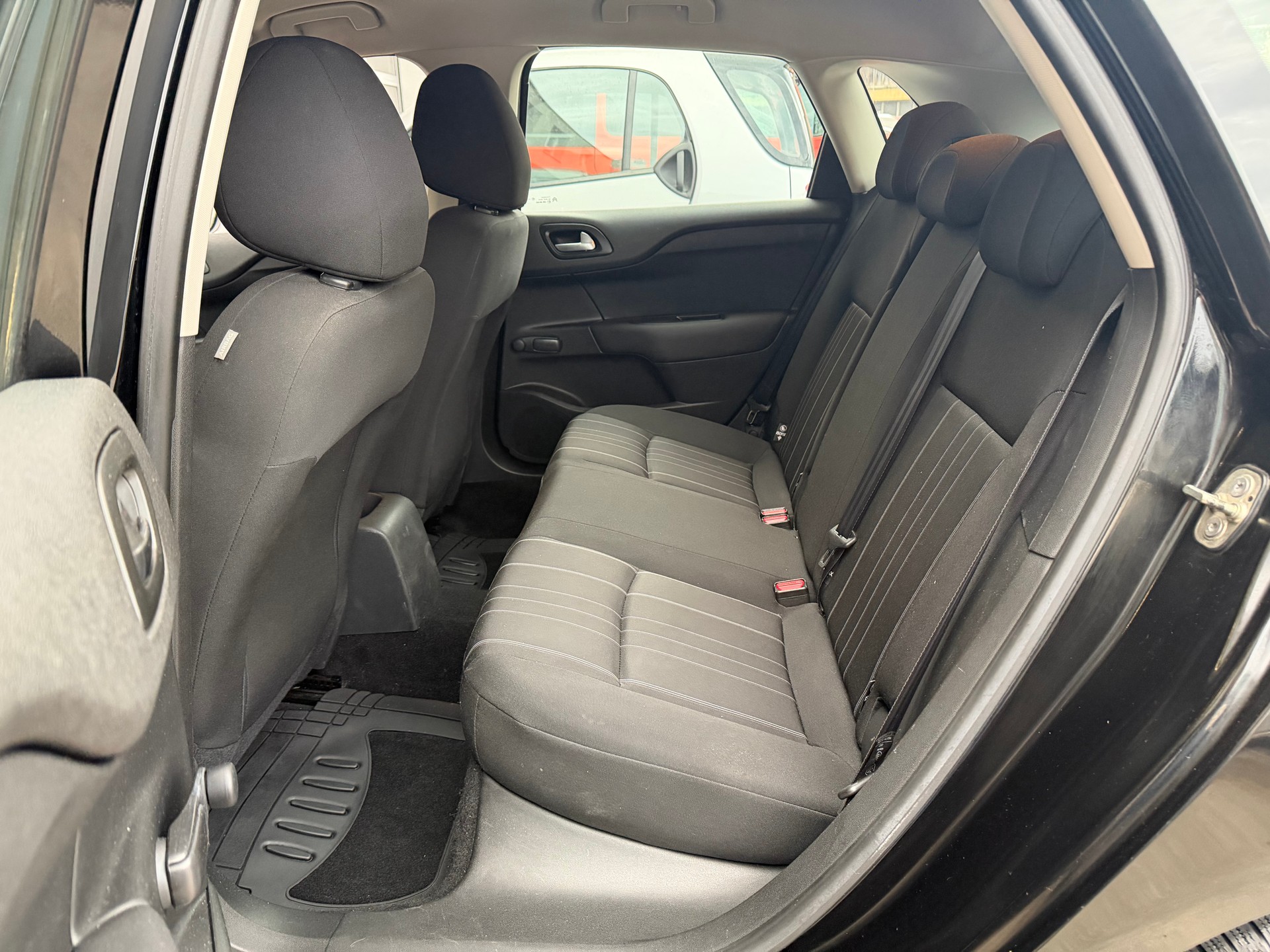 CITROEN C4 Berline 1.4 VTi Attraction-image-10