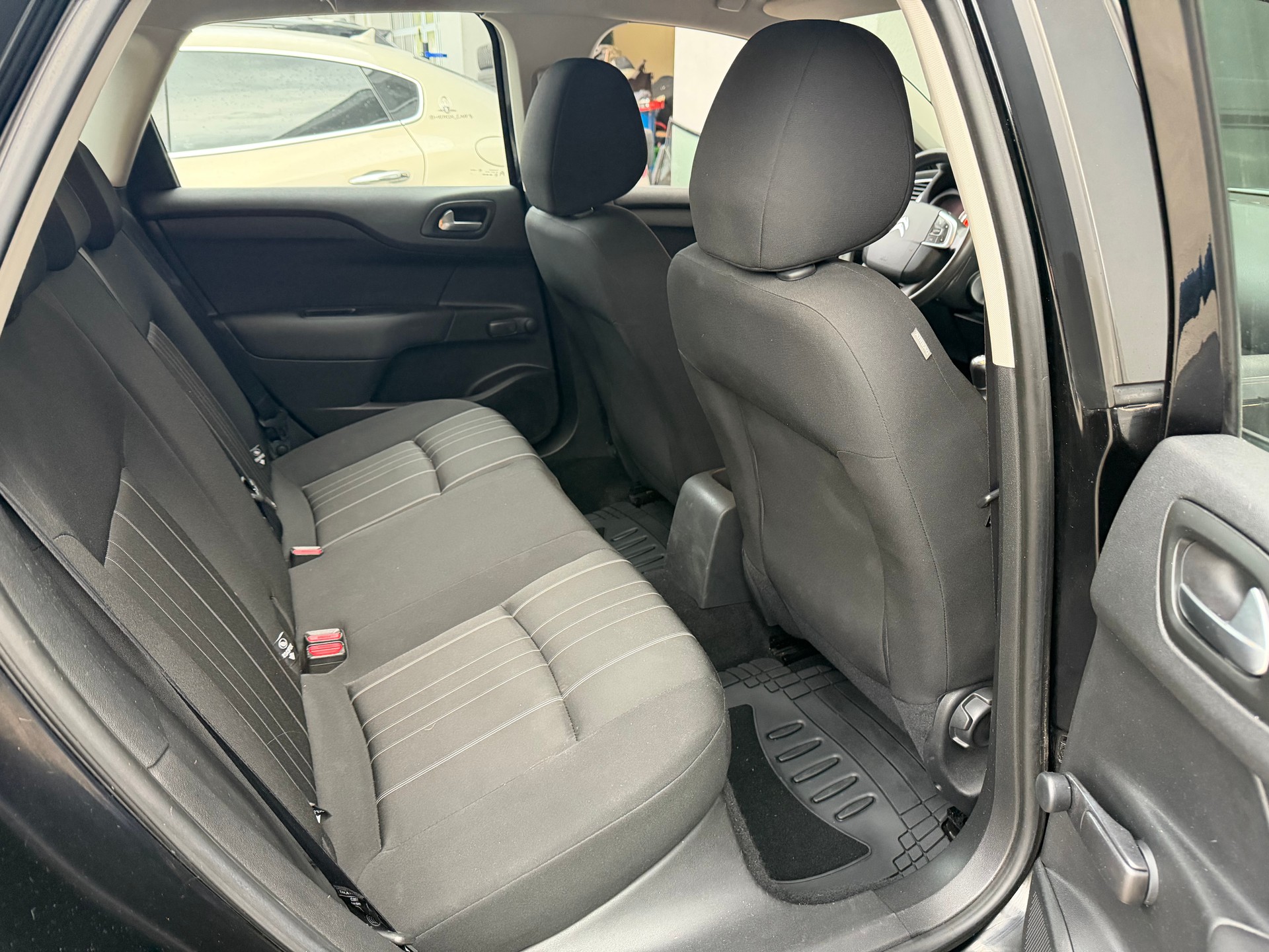 CITROEN C4 Berline 1.4 VTi Attraction-image-11