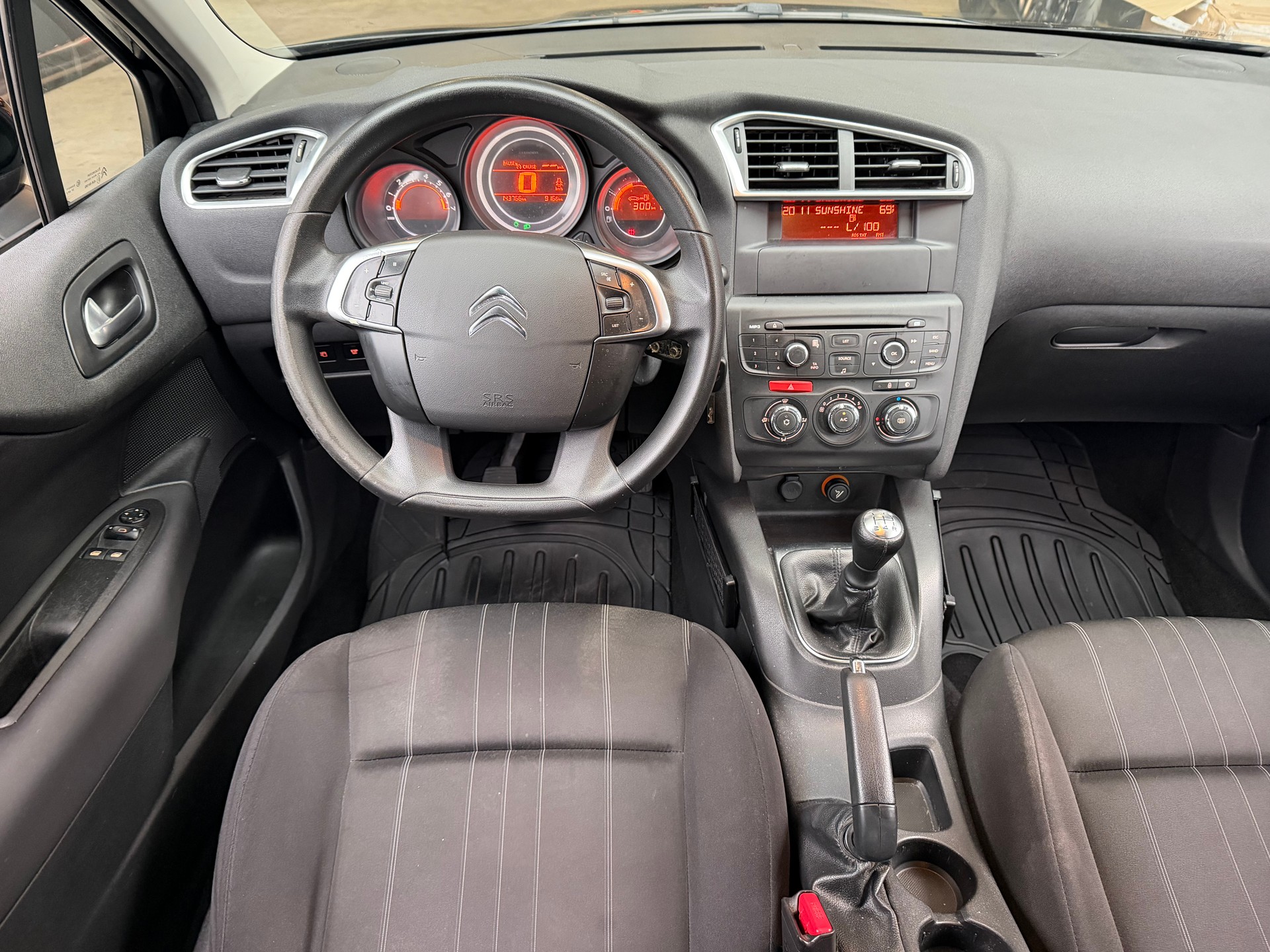 CITROEN C4 Berline 1.4 VTi Attraction-image-8