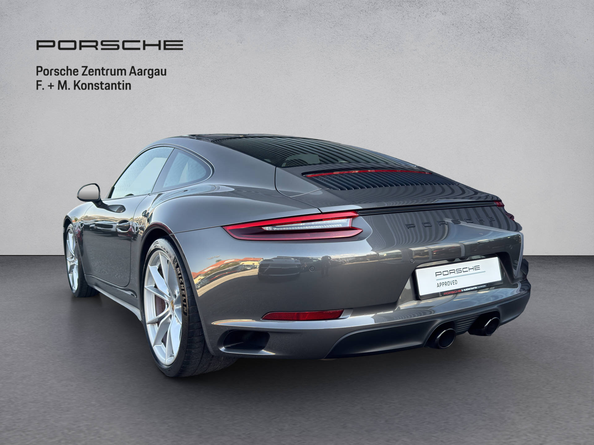 PORSCHE 911 Carrera GTS-image-3