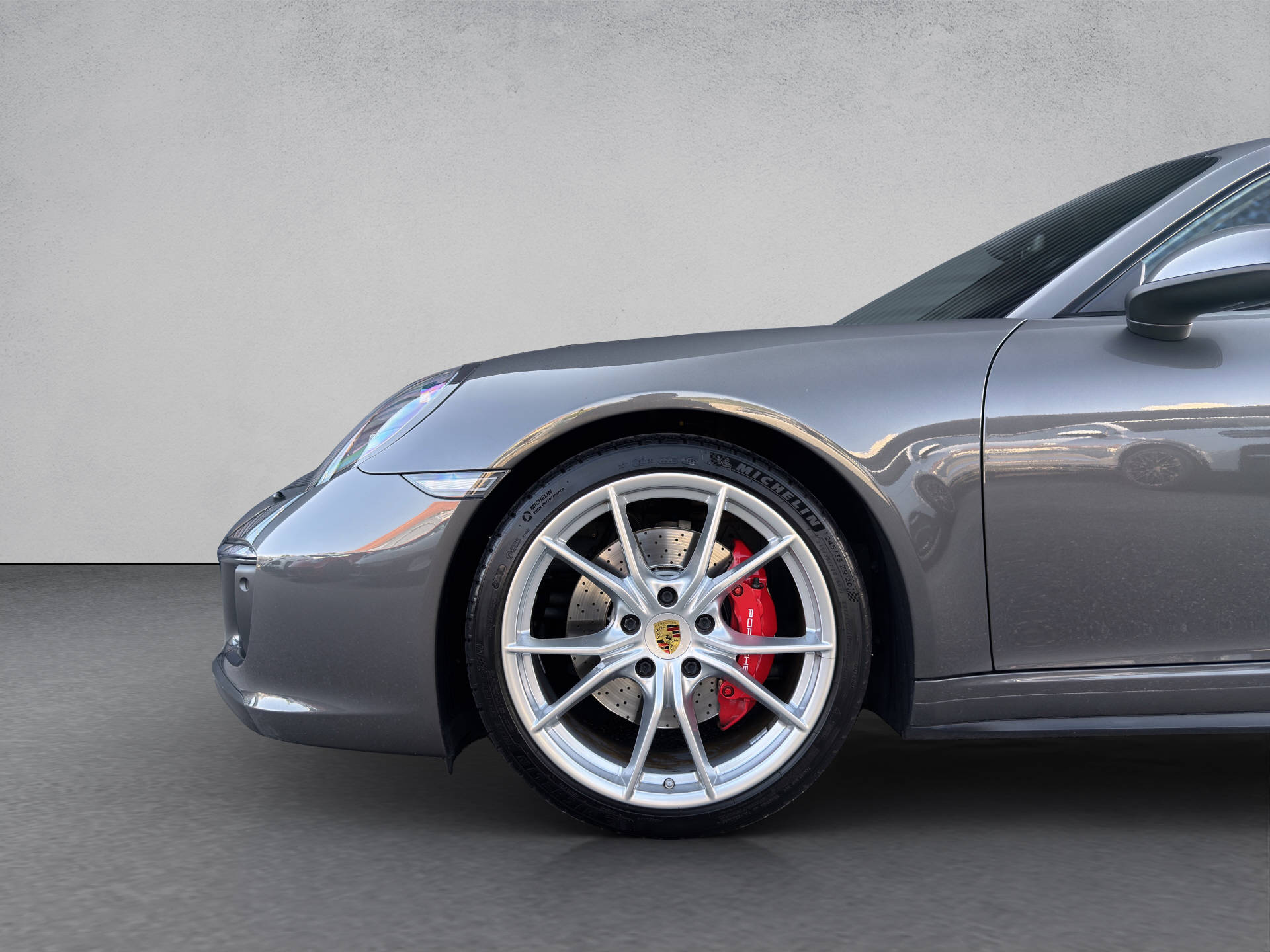 PORSCHE 911 Carrera GTS-image-12