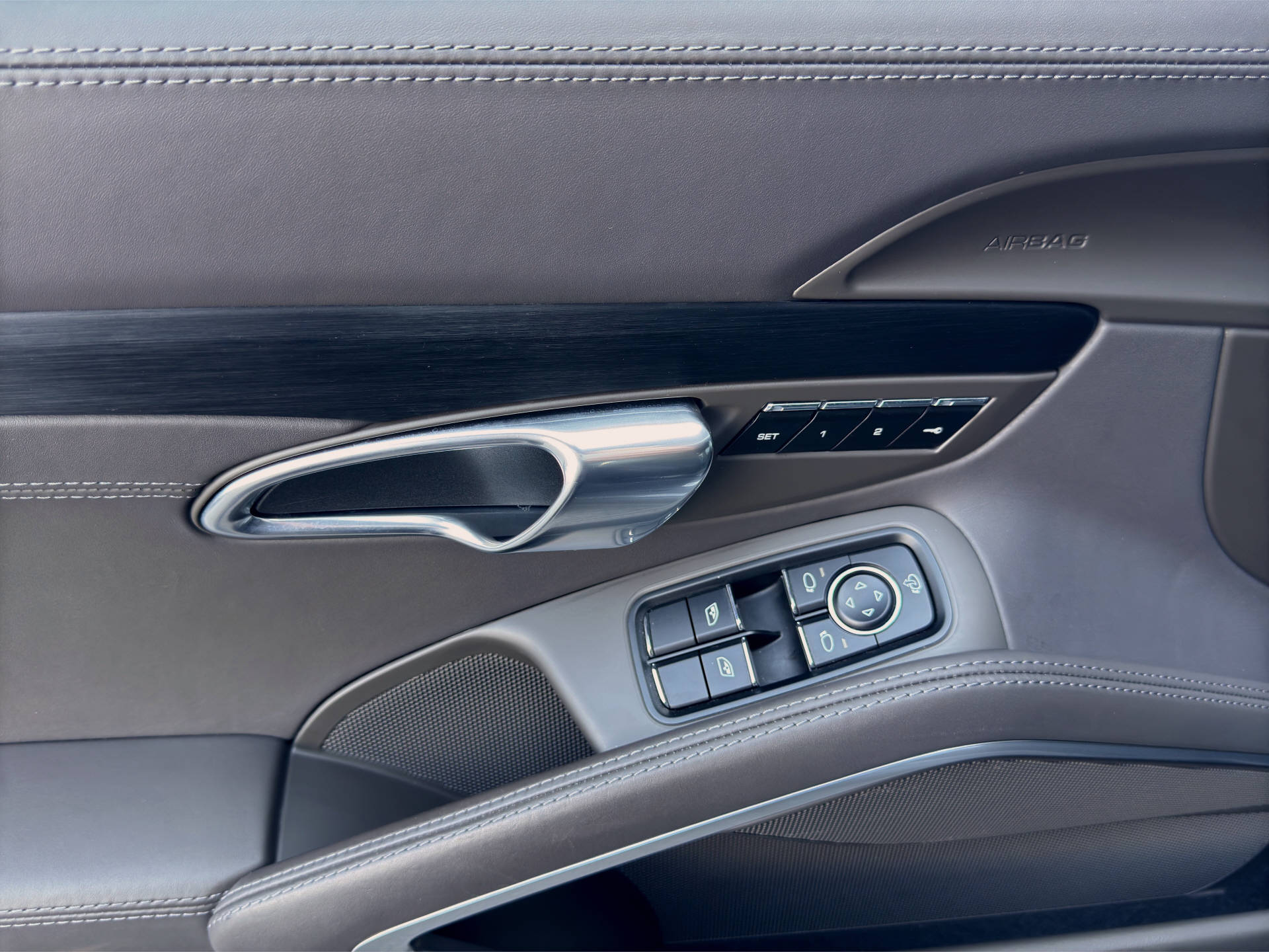 PORSCHE 911 Carrera GTS-image-9