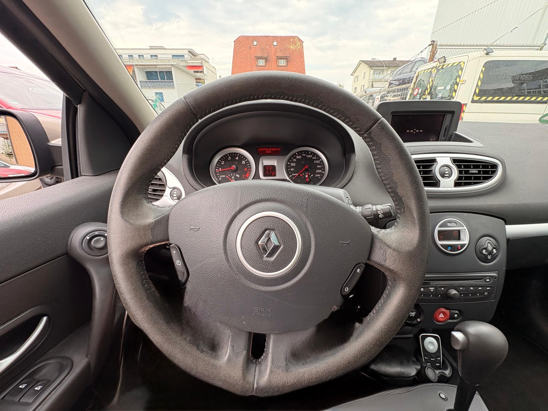 RENAULT Clio 1.6 16V Dynamique Automatic-image-6
