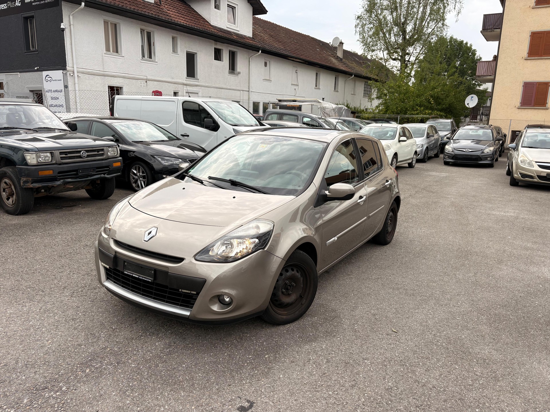 RENAULT Clio 1.6 16V Dynamique Automatic-image-1