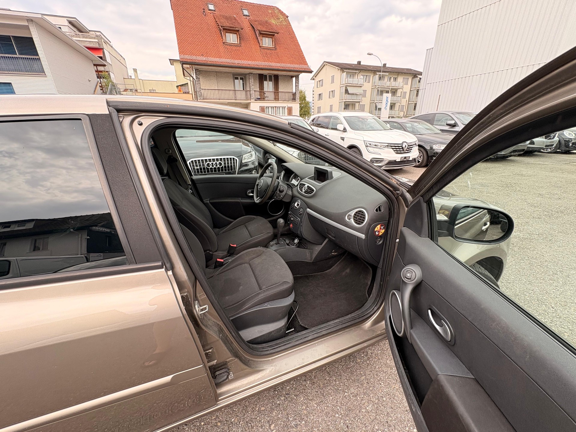 RENAULT Clio 1.6 16V Dynamique Automatic-image-3