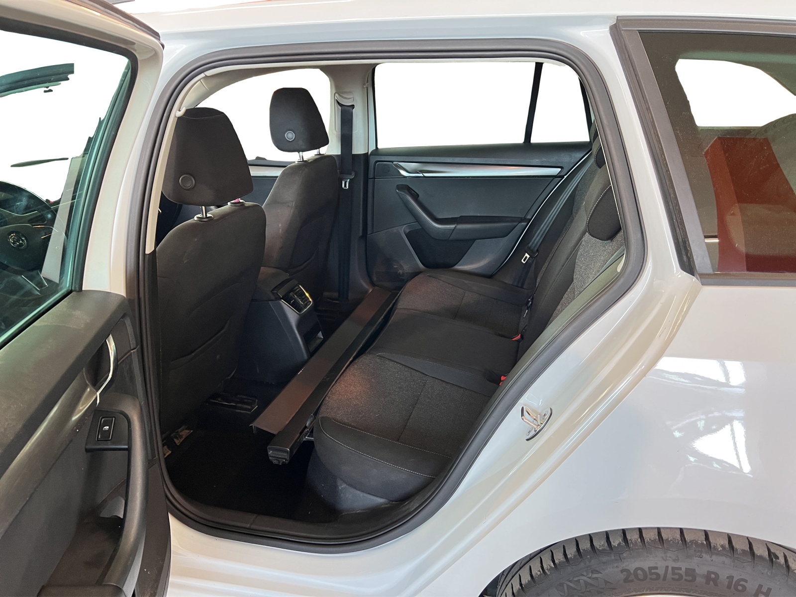 SKODA Octavia Combi 2.0 TDI Soleil 4x4 DSG-image-9