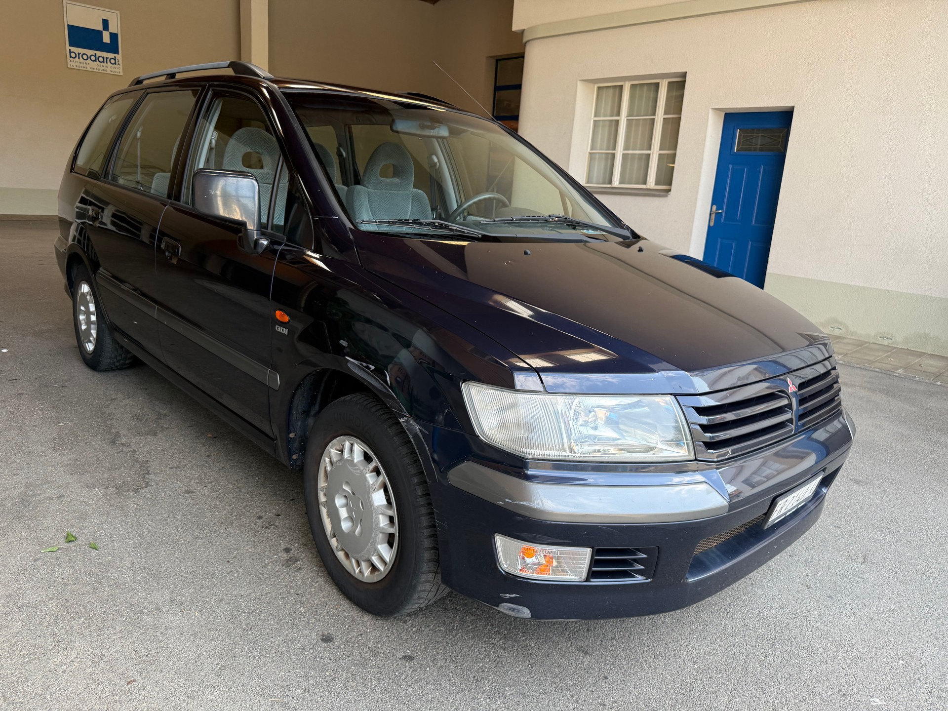 MITSUBISHI Space Wagon 2.4 GLX Elegance-image-2