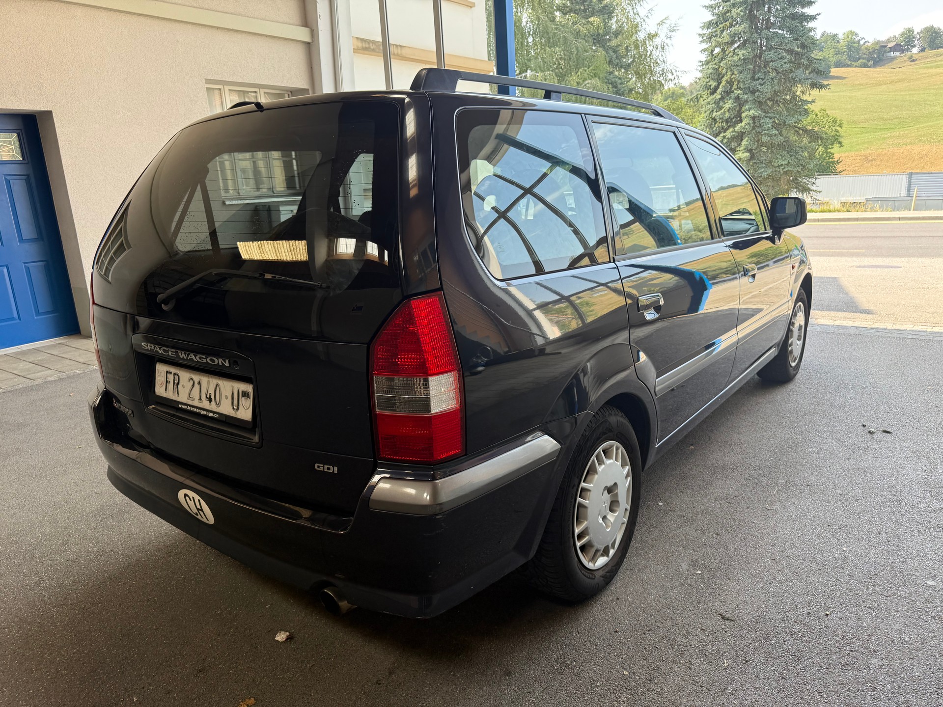 MITSUBISHI Space Wagon 2.4 GLX Elegance-image-3