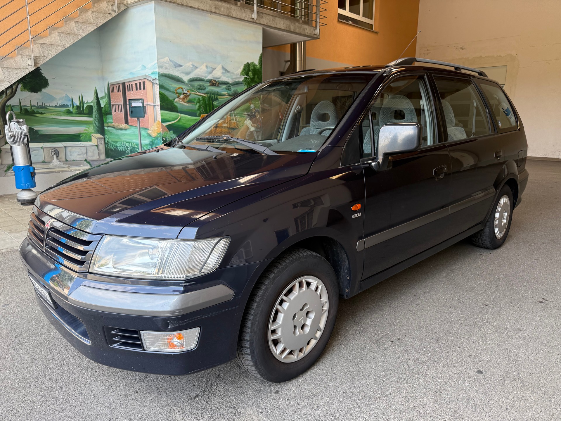 MITSUBISHI Space Wagon 2.4 GLX Elegance-image-0