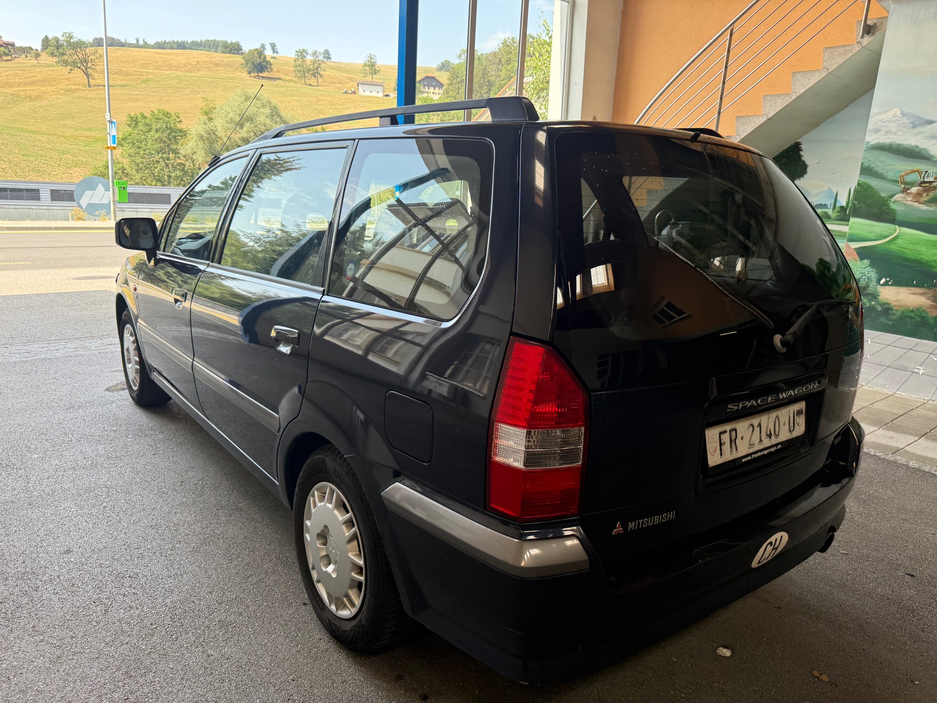 MITSUBISHI Space Wagon 2.4 GLX Elegance-image-5
