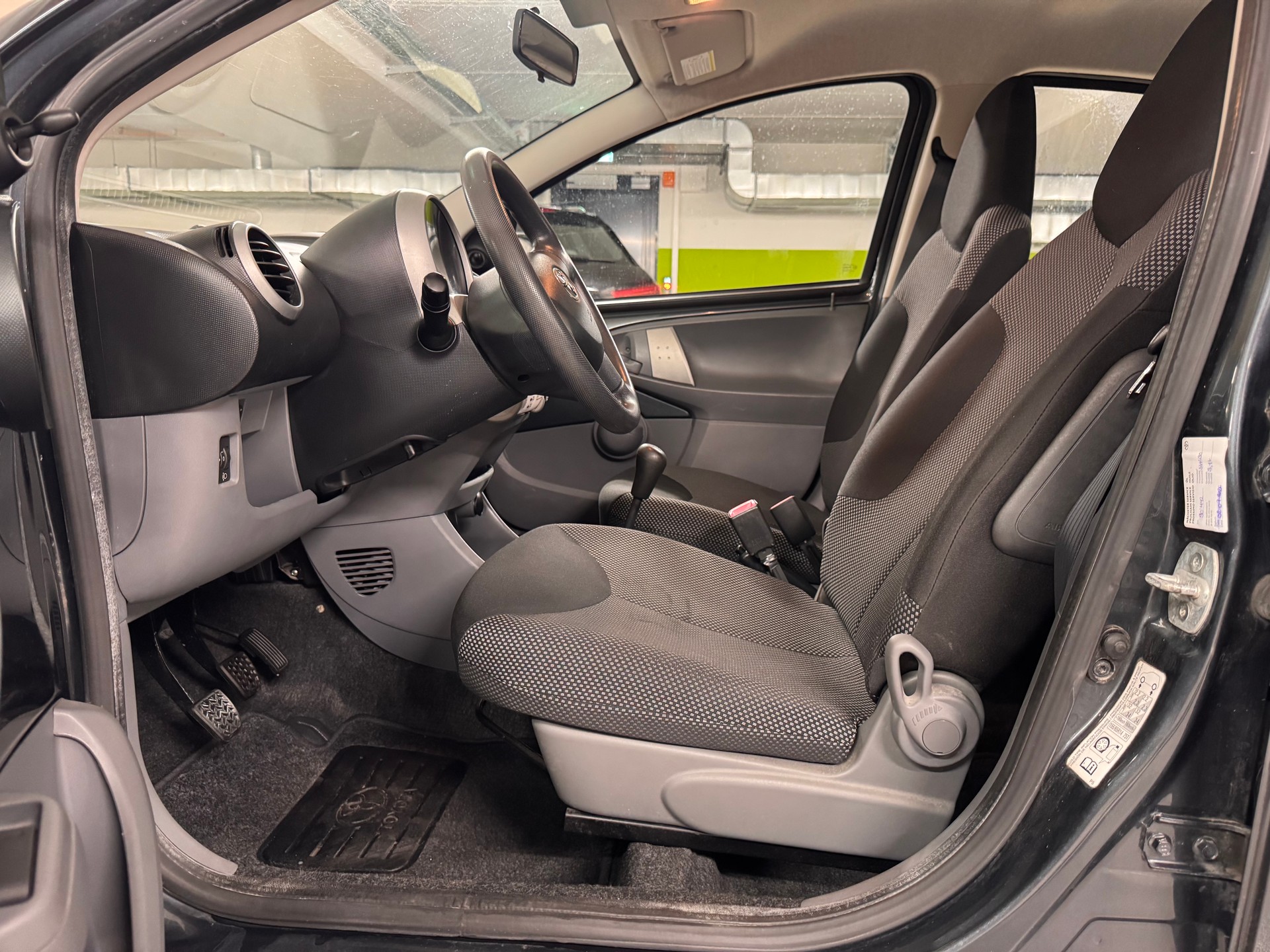 TOYOTA Aygo 1.0 Linea Terra-image-13