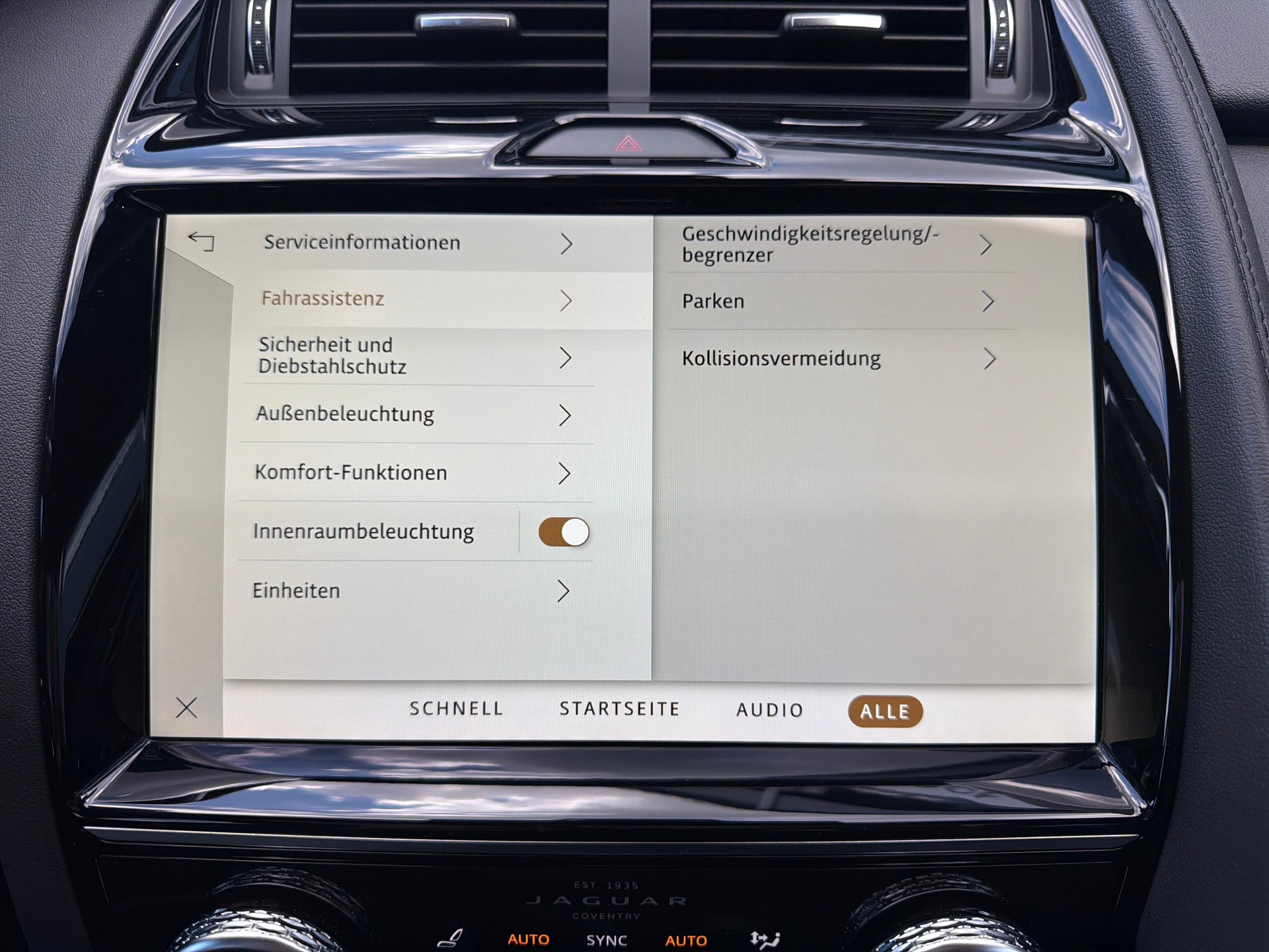 JAGUAR E-Pace 2.0 D I4 165 AWD-image-15