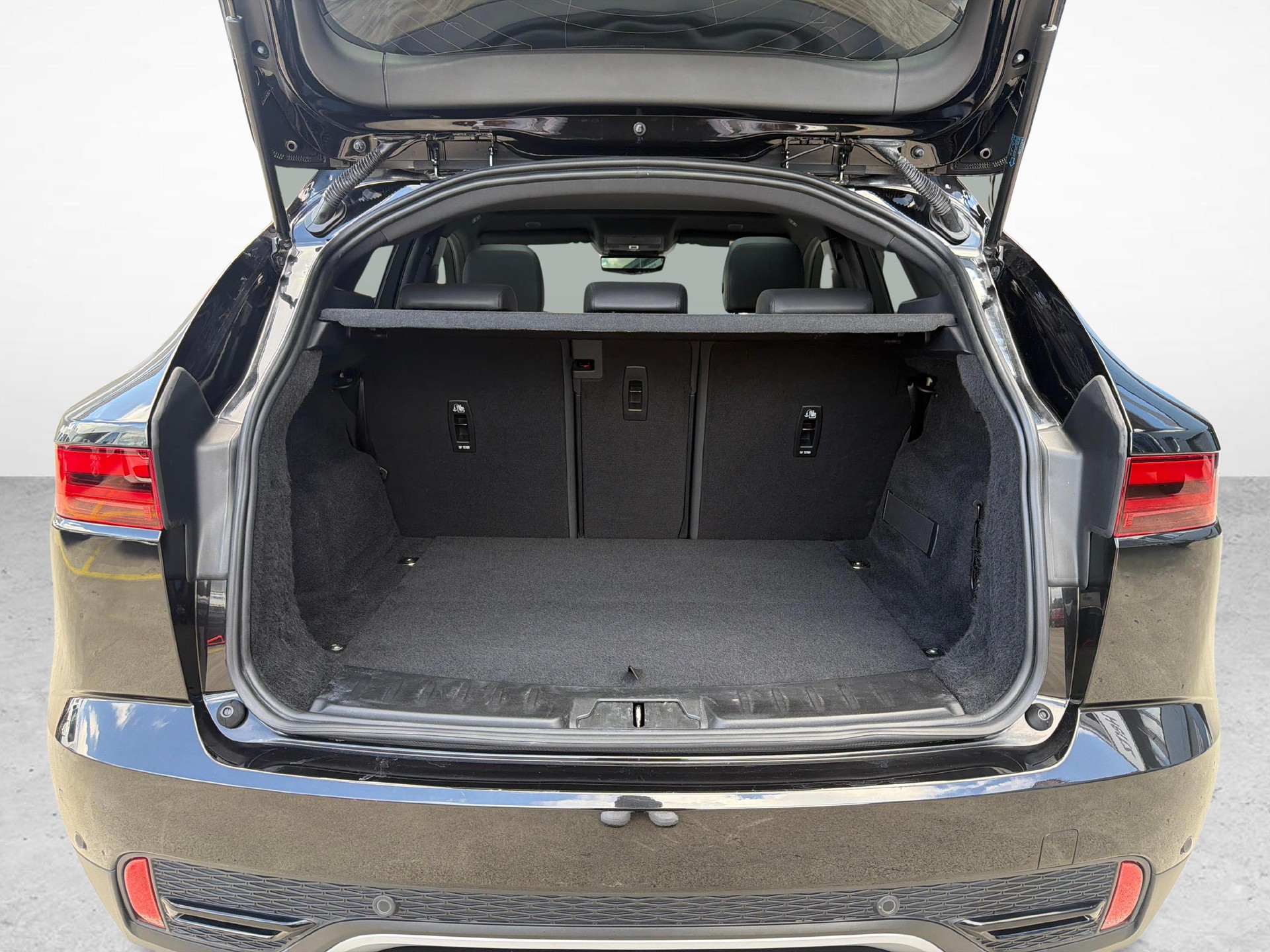 JAGUAR E-Pace 2.0 D I4 165 AWD-image-11