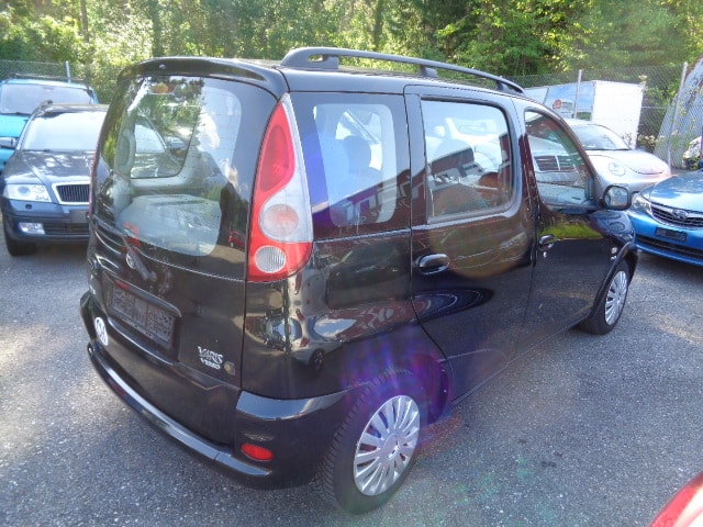 TOYOTA Yaris Verso 1.3 Linea Sol-image-4