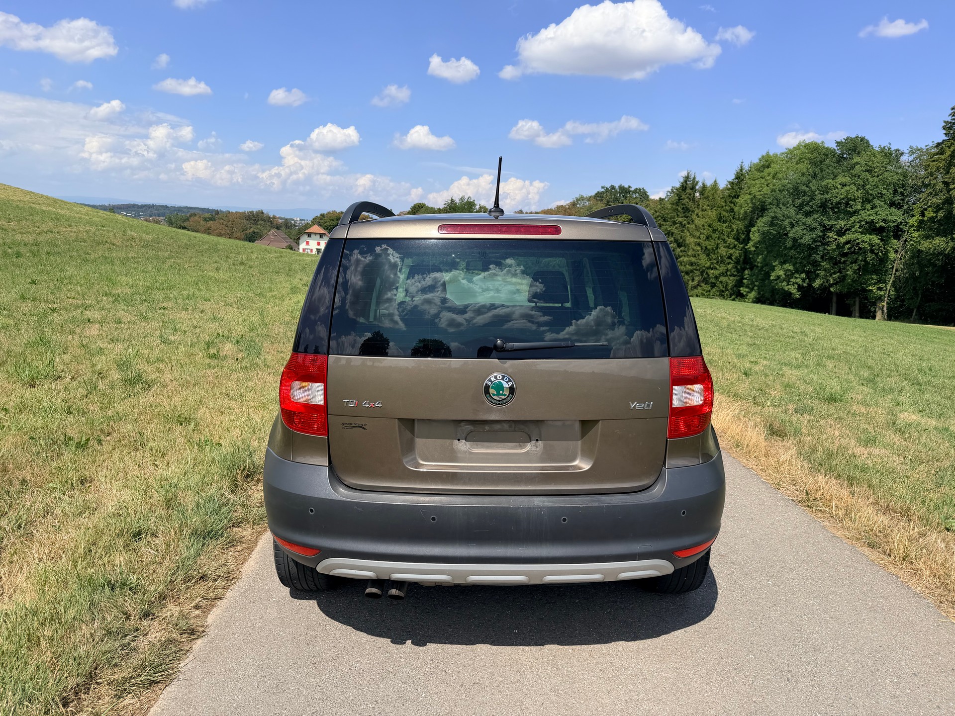 SKODA Yeti 2.0 TDI Adventure II 4x4 DSG+FAP neuf+courroie+pompe à eau+Crochet 2000kg-image-3