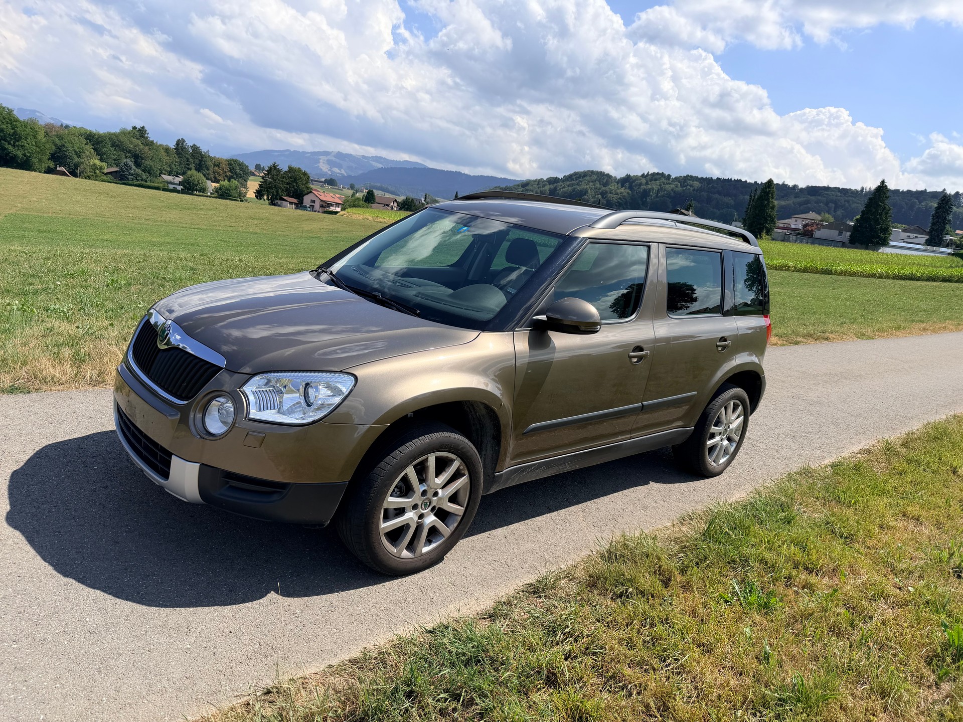 SKODA Yeti 2.0 TDI Adventure II 4x4 DSG+FAP neuf+courroie+pompe à eau+Crochet 2000kg-image-2
