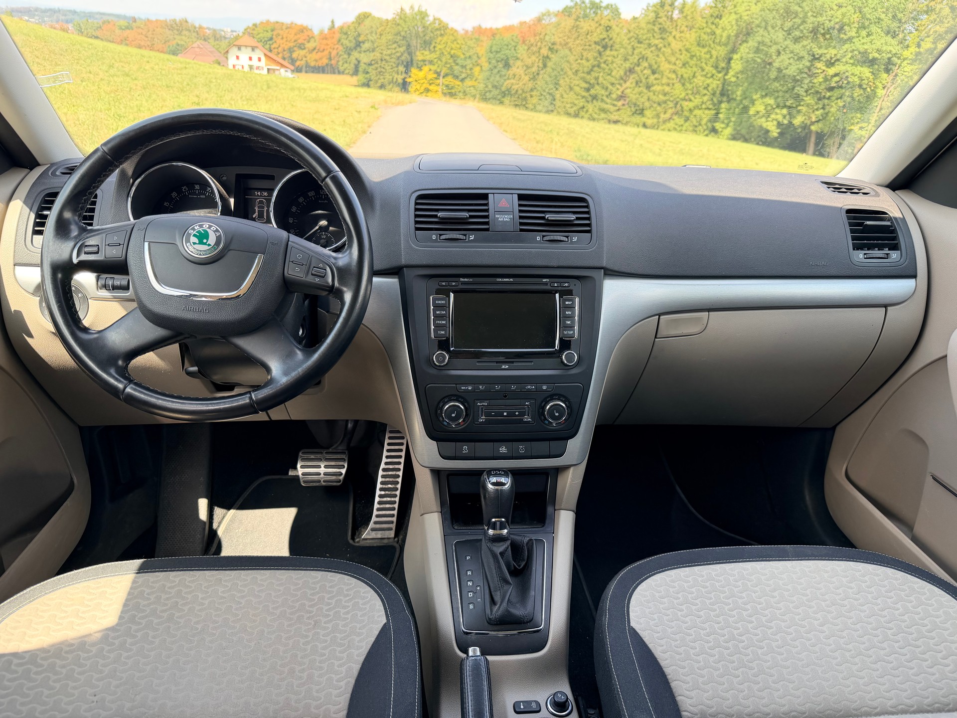 SKODA Yeti 2.0 TDI Adventure II 4x4 DSG+FAP neuf+courroie+pompe à eau+Crochet 2000kg-image-6