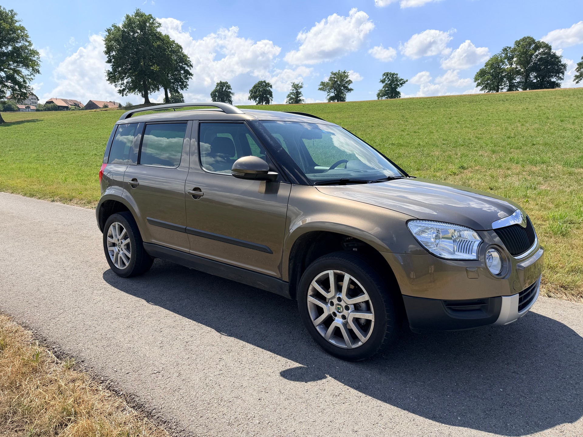 SKODA Yeti 2.0 TDI Adventure II 4x4 DSG+FAP neuf+courroie+pompe à eau+Crochet 2000kg-image-0