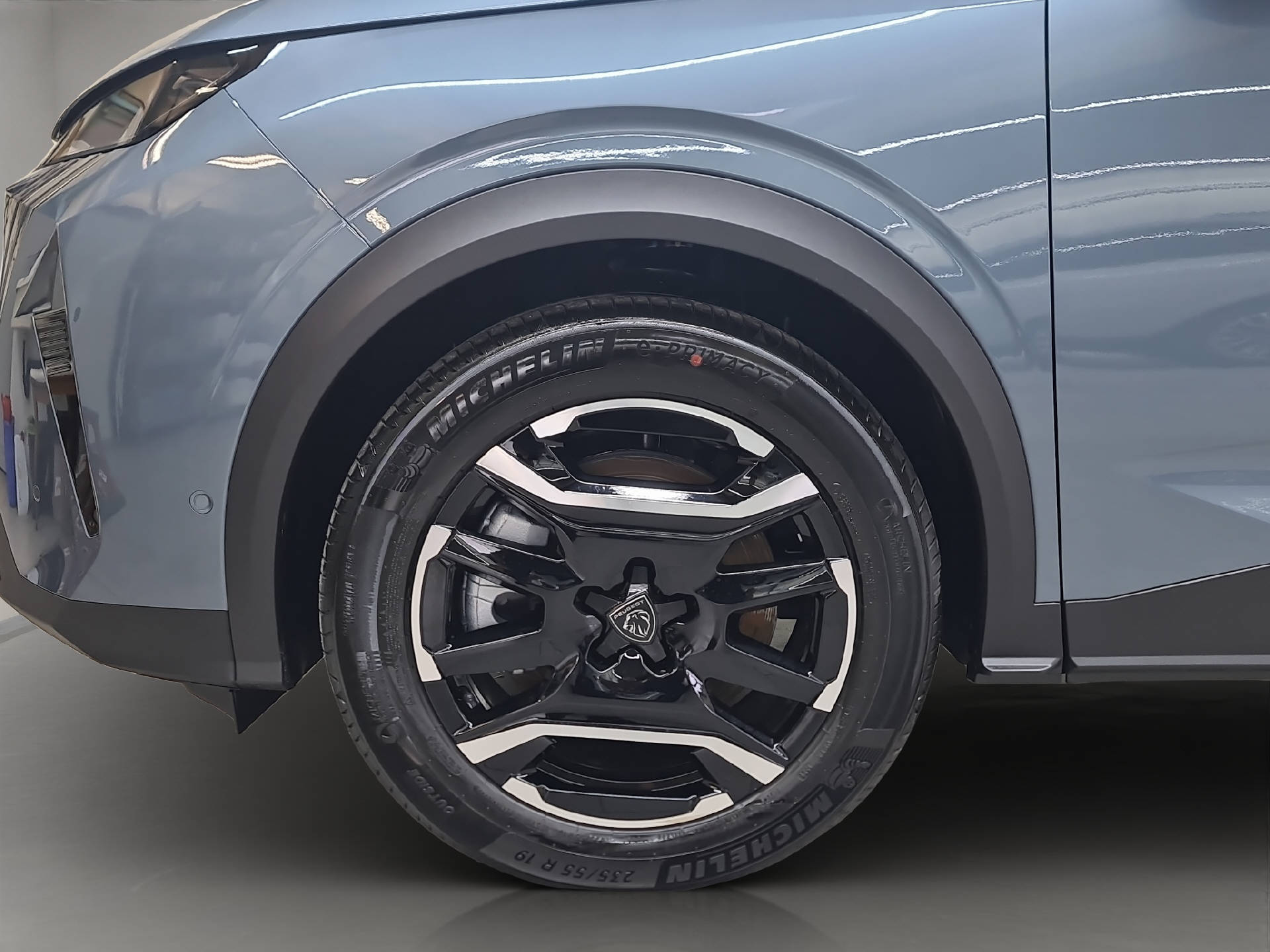 PEUGEOT E-3008 Allure Premium Dual Motor 325 AWD-image-11