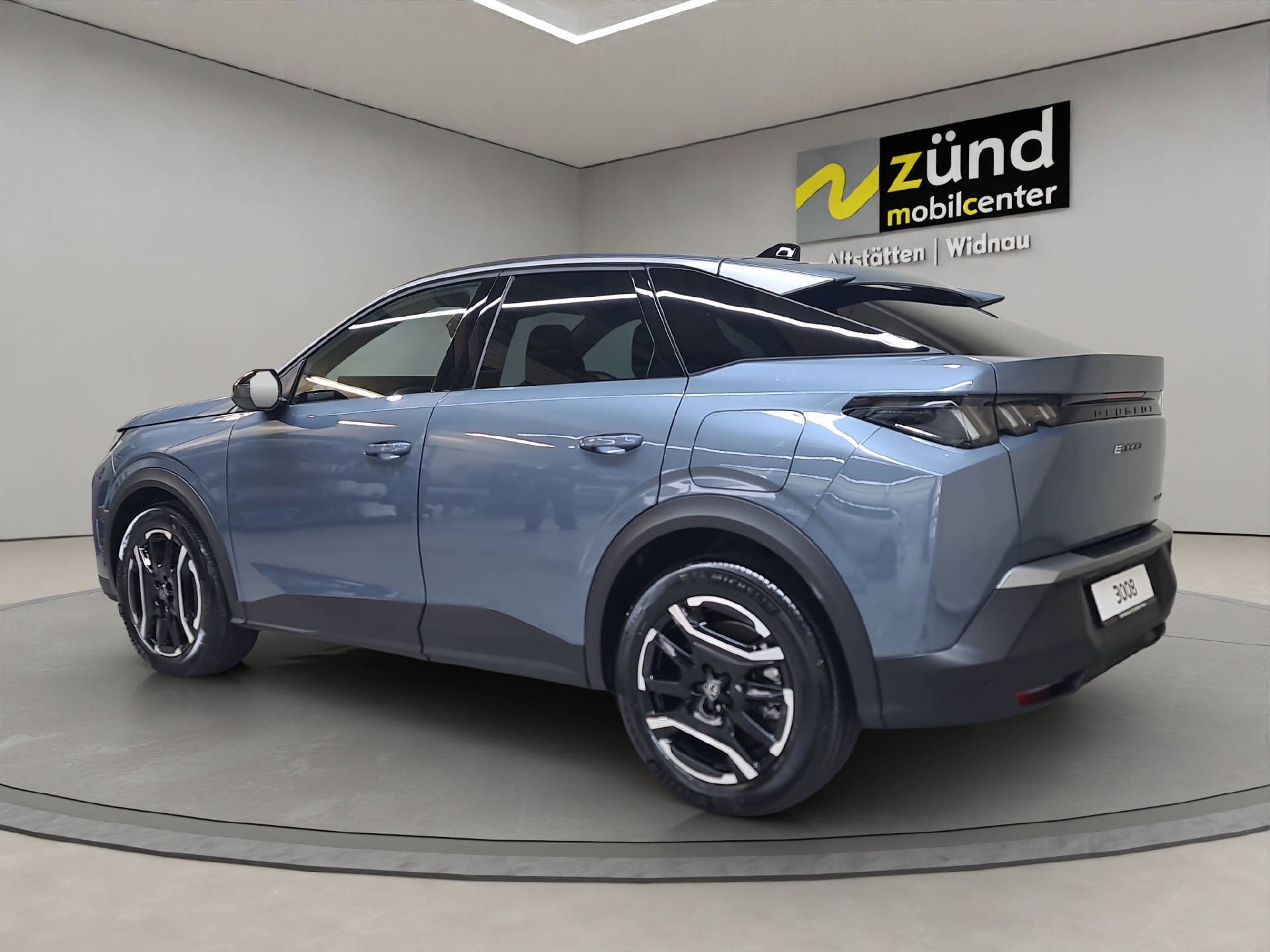 PEUGEOT E-3008 Allure Premium Dual Motor 325 AWD-image-2