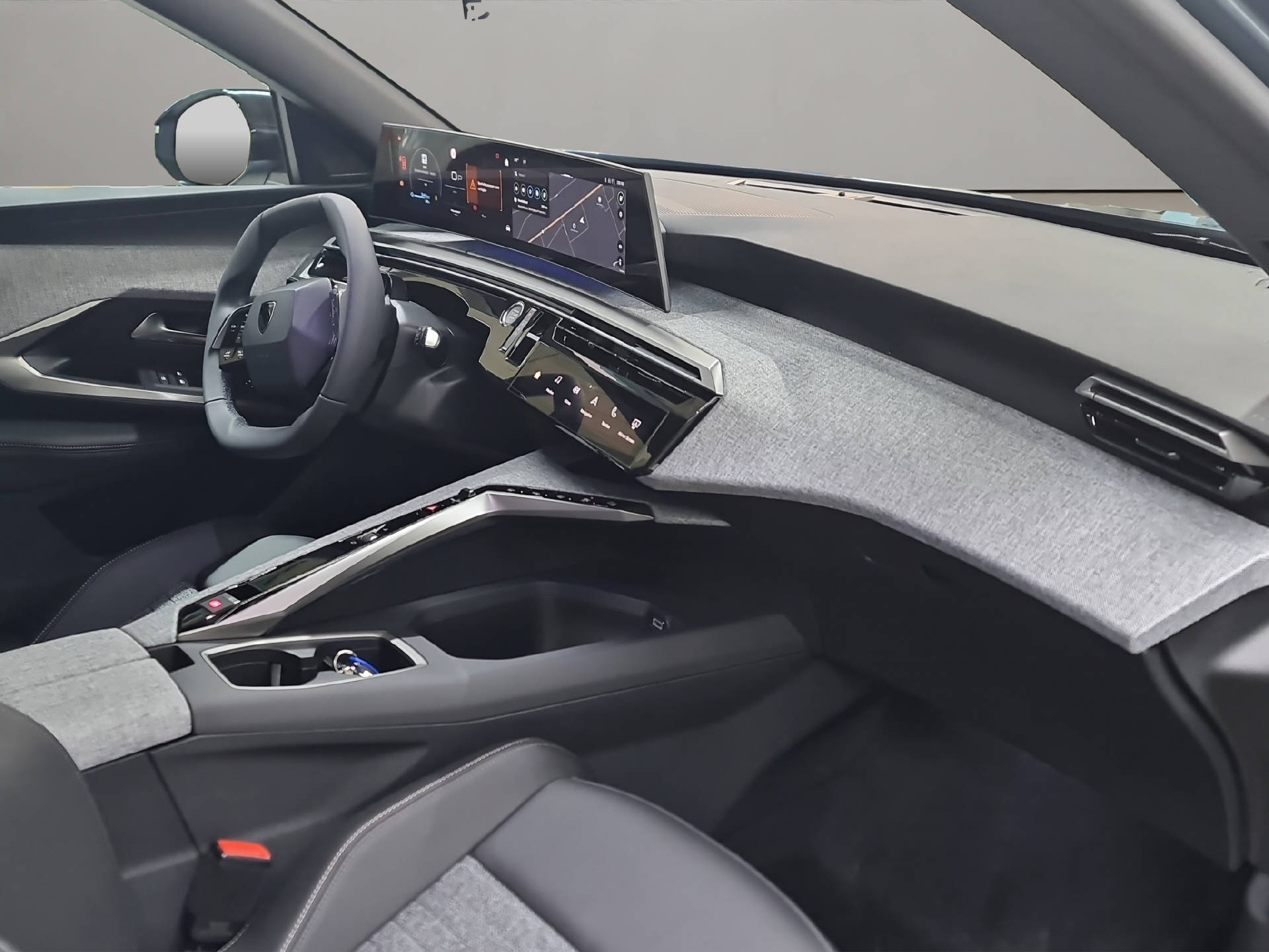 PEUGEOT E-3008 Allure Premium Dual Motor 325 AWD-image-10