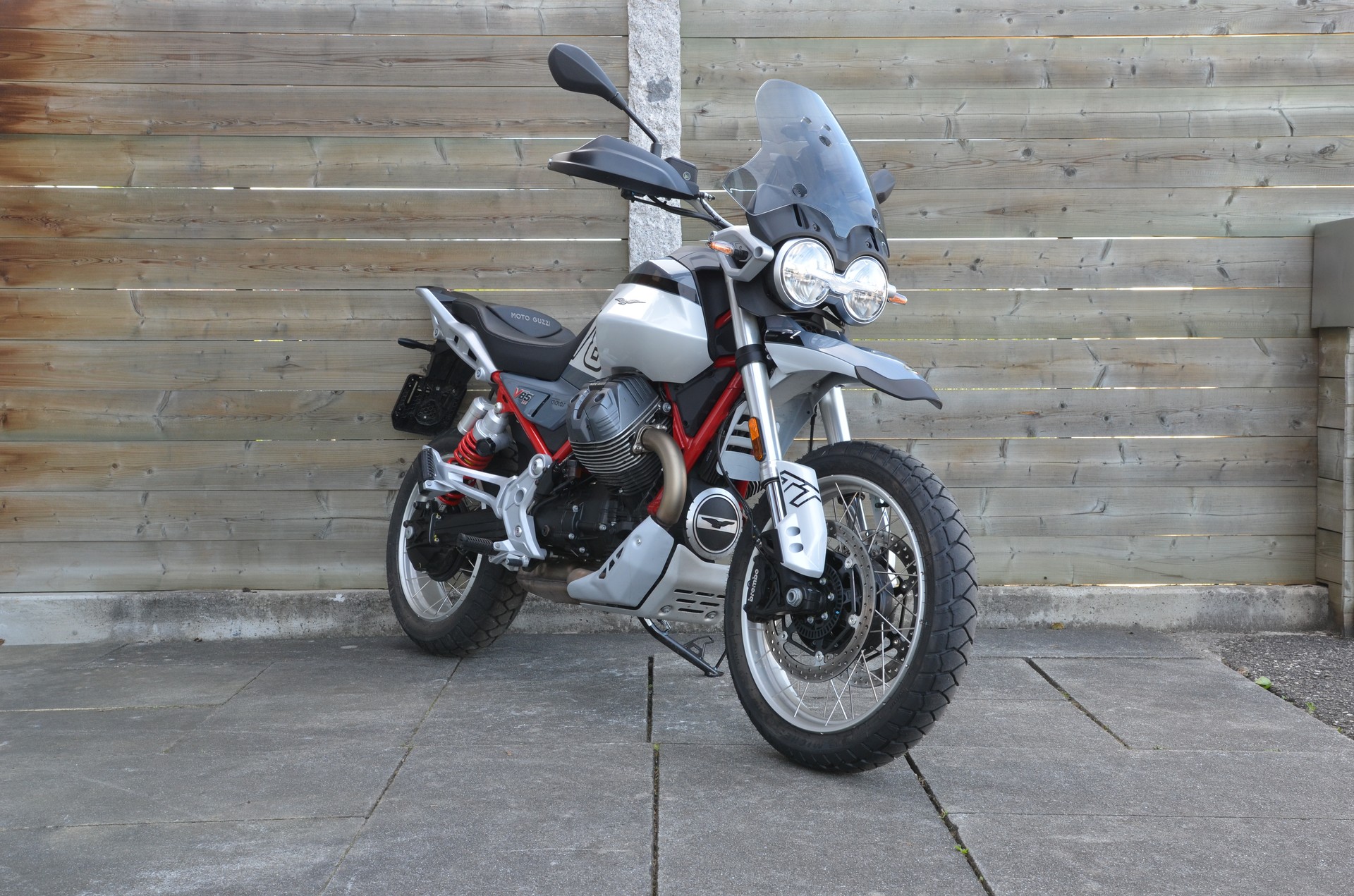 MOTO GUZZI V85 TT E5+-showroom-element-3