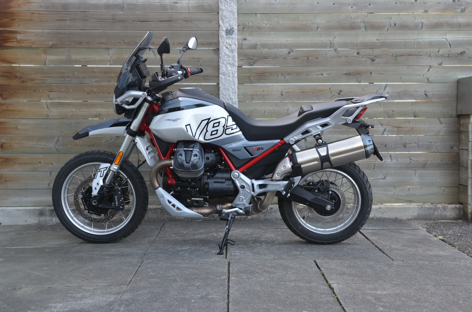 MOTO GUZZI V85 TT E5+-showroom-element-2