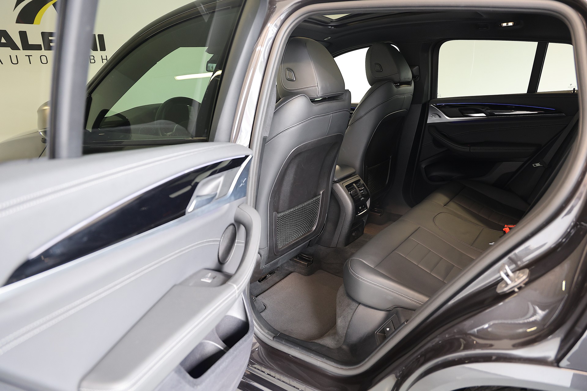BMW X4 M40d-image-12