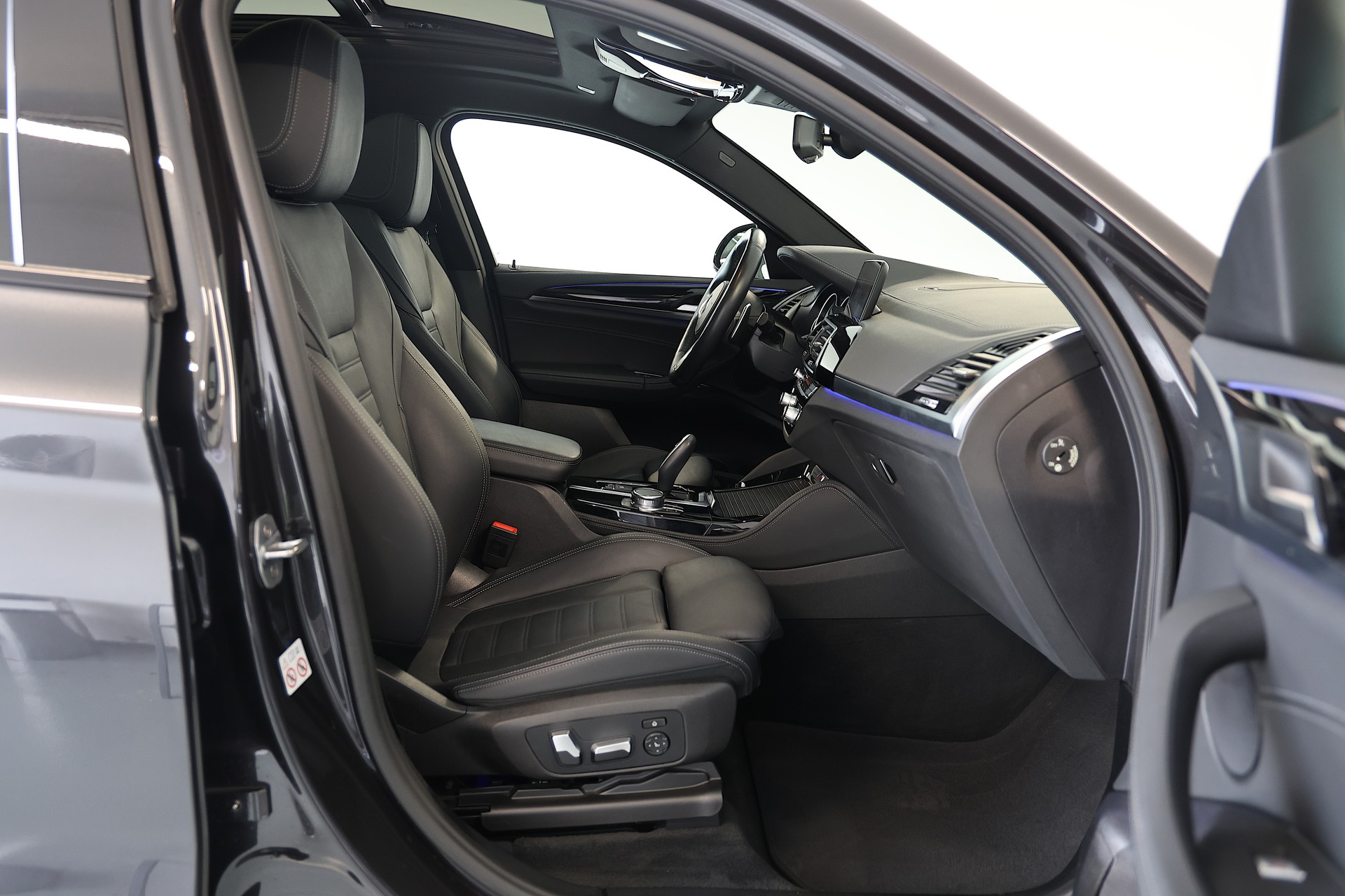 BMW X4 M40d-image-10