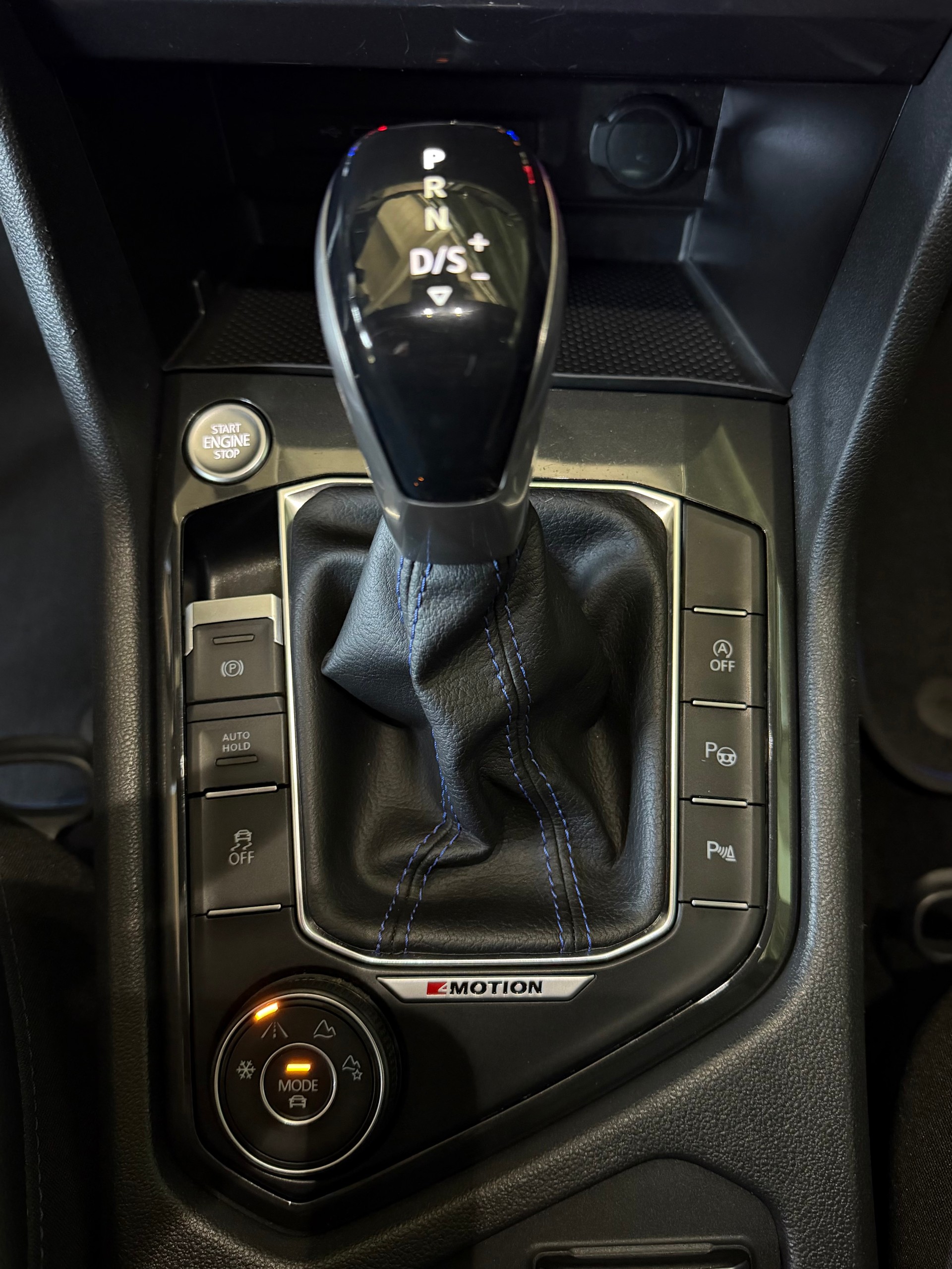 VW Tiguan 2.0TSI R 4Motion DSG "Black Style Design-Paket"-image-5