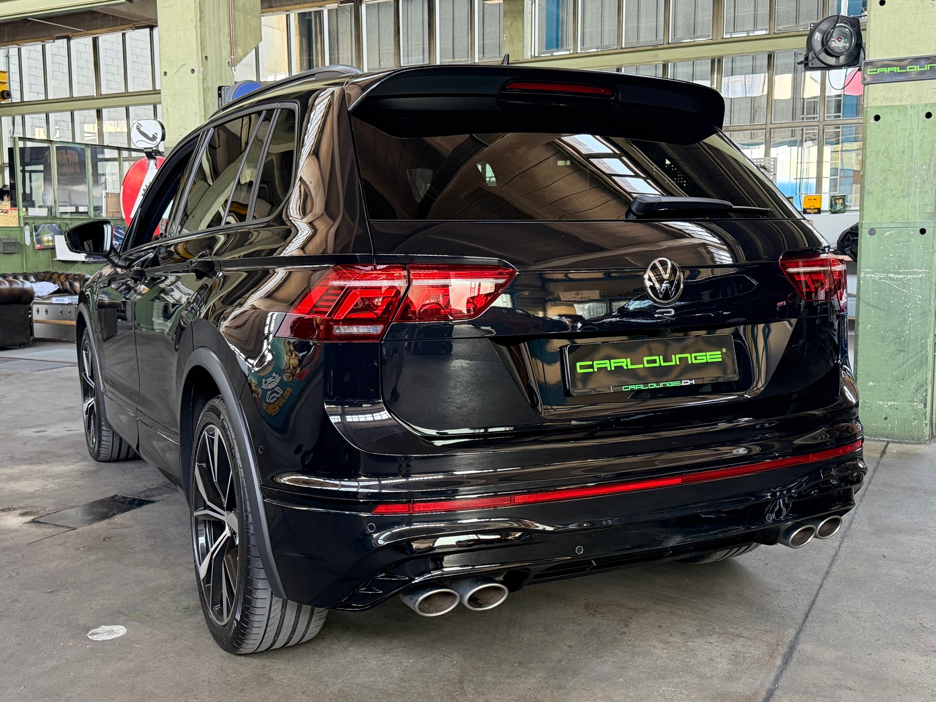 VW Tiguan 2.0TSI R 4Motion DSG "Black Style Design-Paket"-image-14