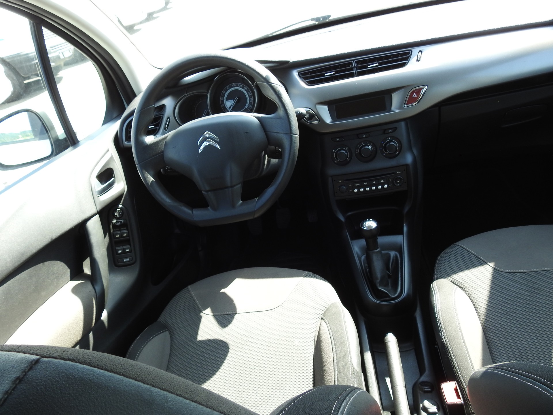 CITROEN C3 1.2i Exclusive-image-19