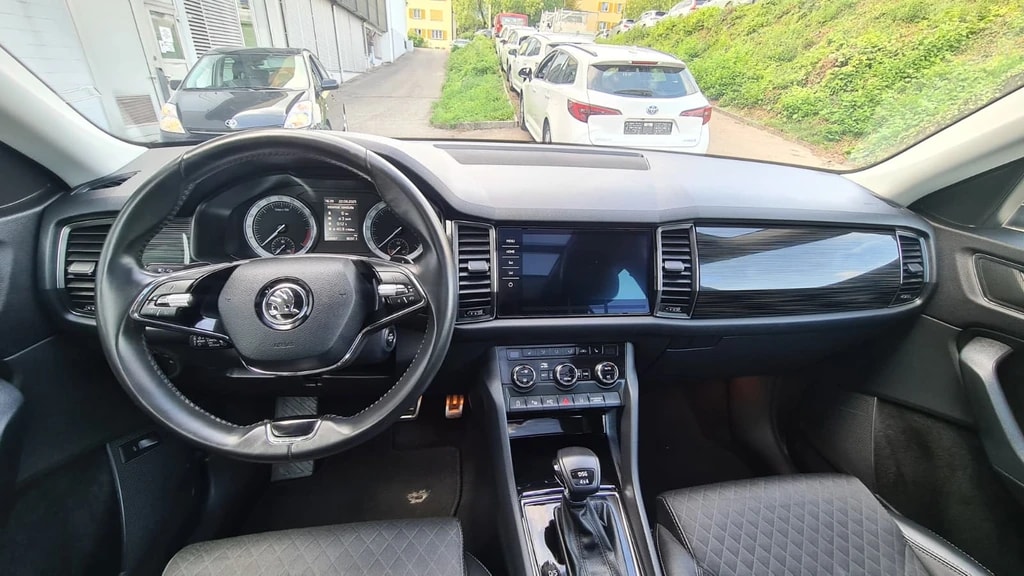 SKODA Kodiaq 2.0 TDI SCR Style 4x4 DSG ** 7-Plätzer ** Gr-Navi ** RF-Kamera ** Sitzheizung ** Totwinkel-Assist ** Panorama-Glasdach **-image-8