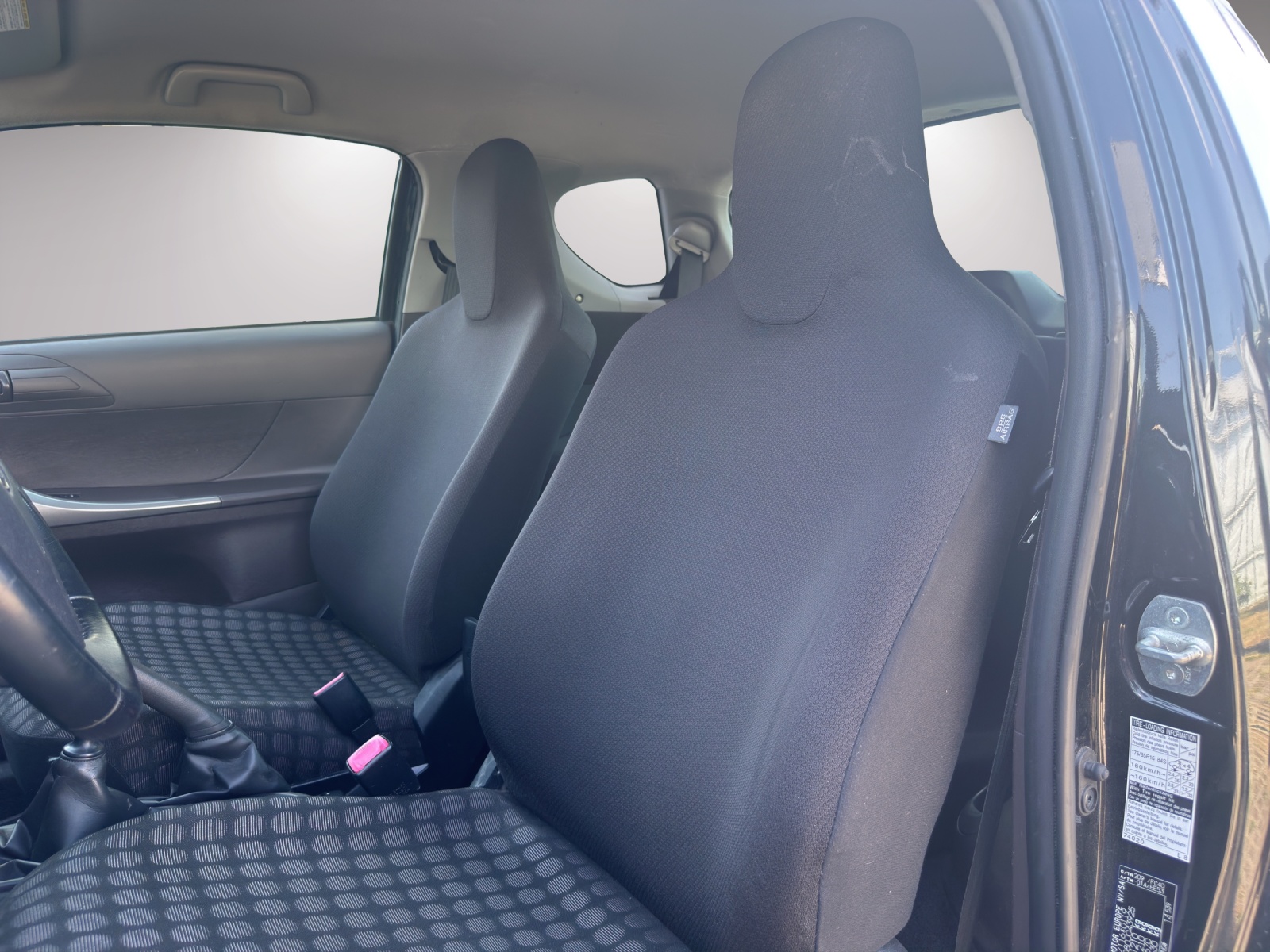 TOYOTA iQ 1.0 VVT-i-image-10