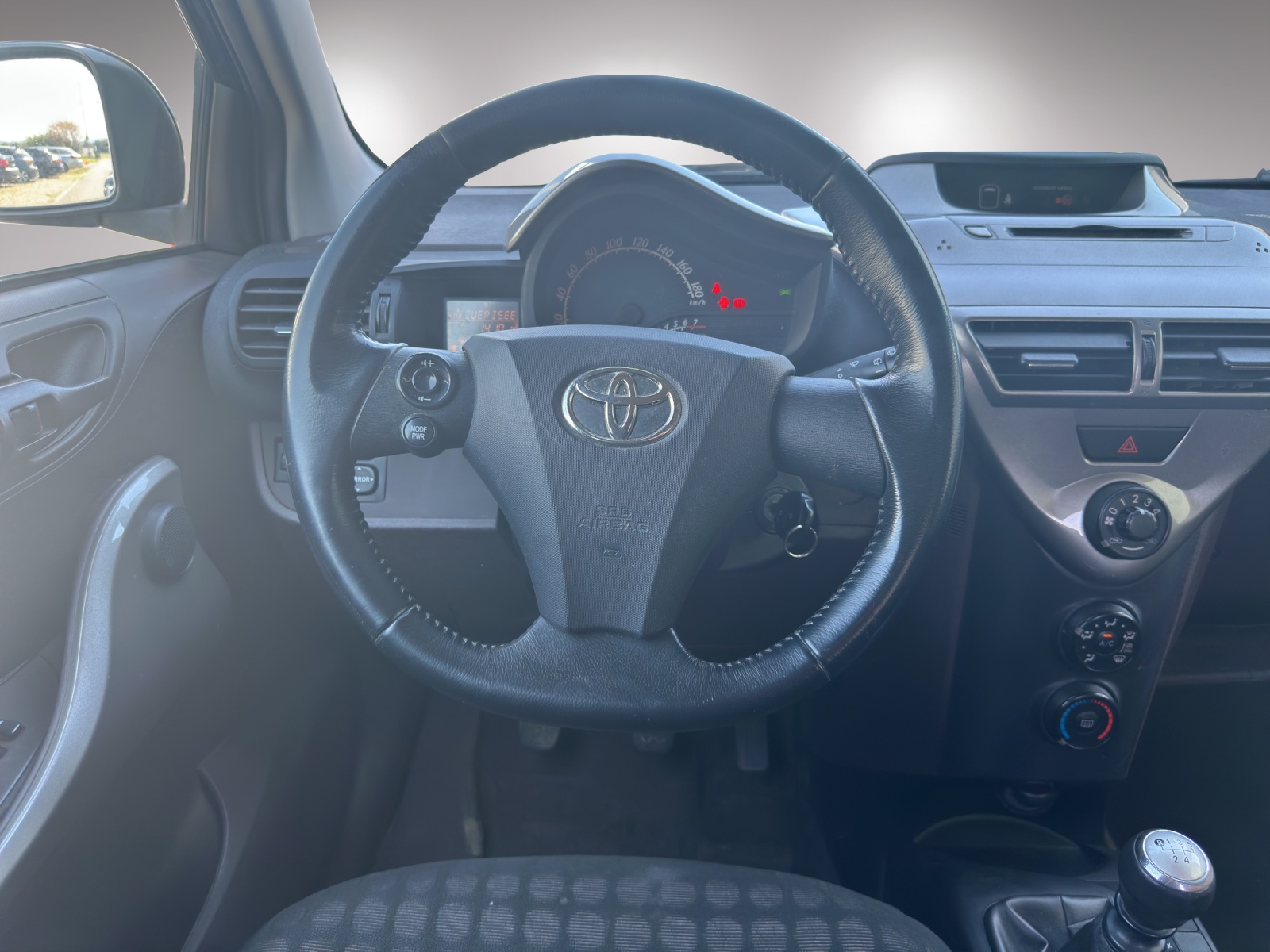 TOYOTA iQ 1.0 VVT-i-image-11