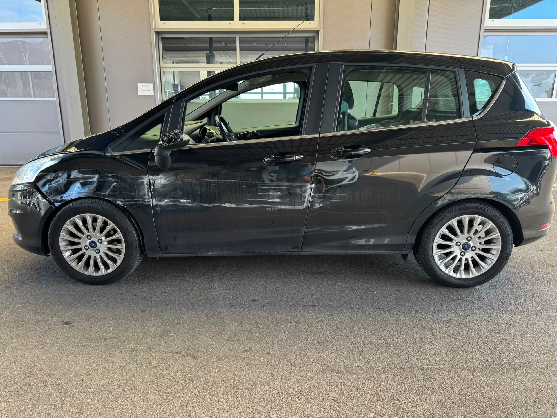 FORD B-Max 1.0 SCTi Titanium-image-3