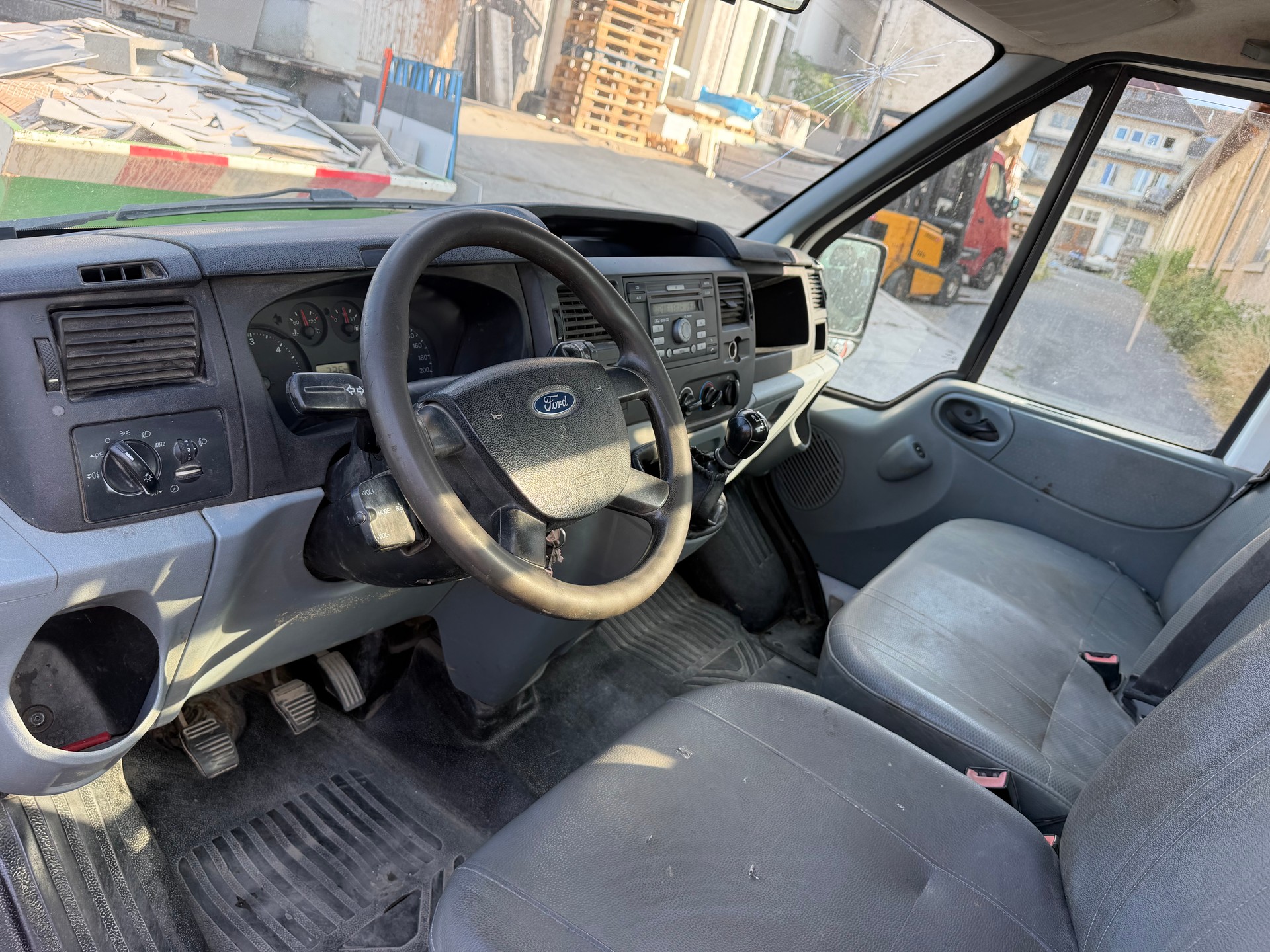 FORD Transit 2.4 TDCi 350 XL Duo-image-9