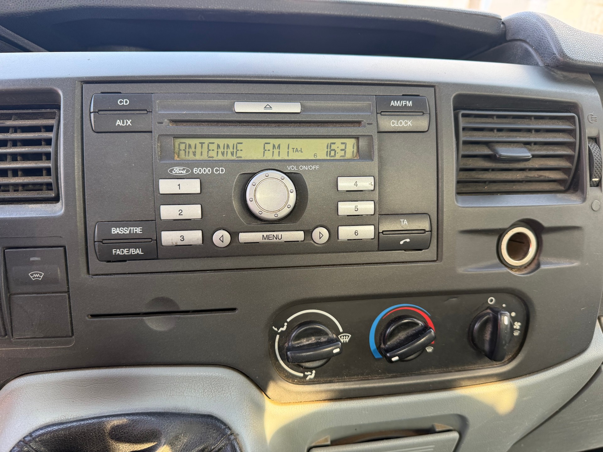 FORD Transit 2.4 TDCi 350 XL Duo-image-12