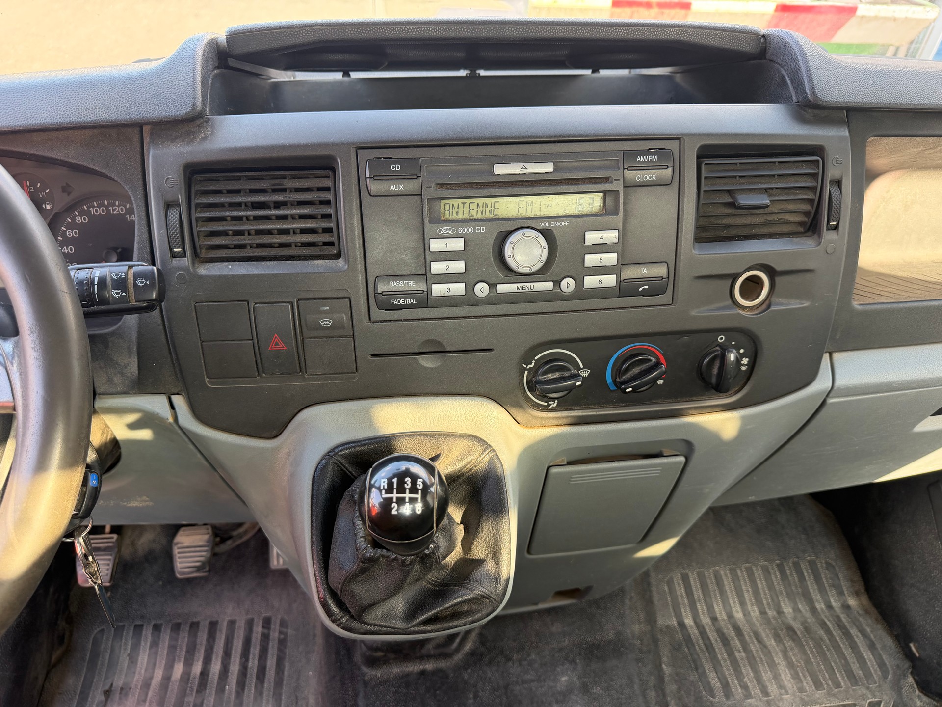 FORD Transit 2.4 TDCi 350 XL Duo-image-11