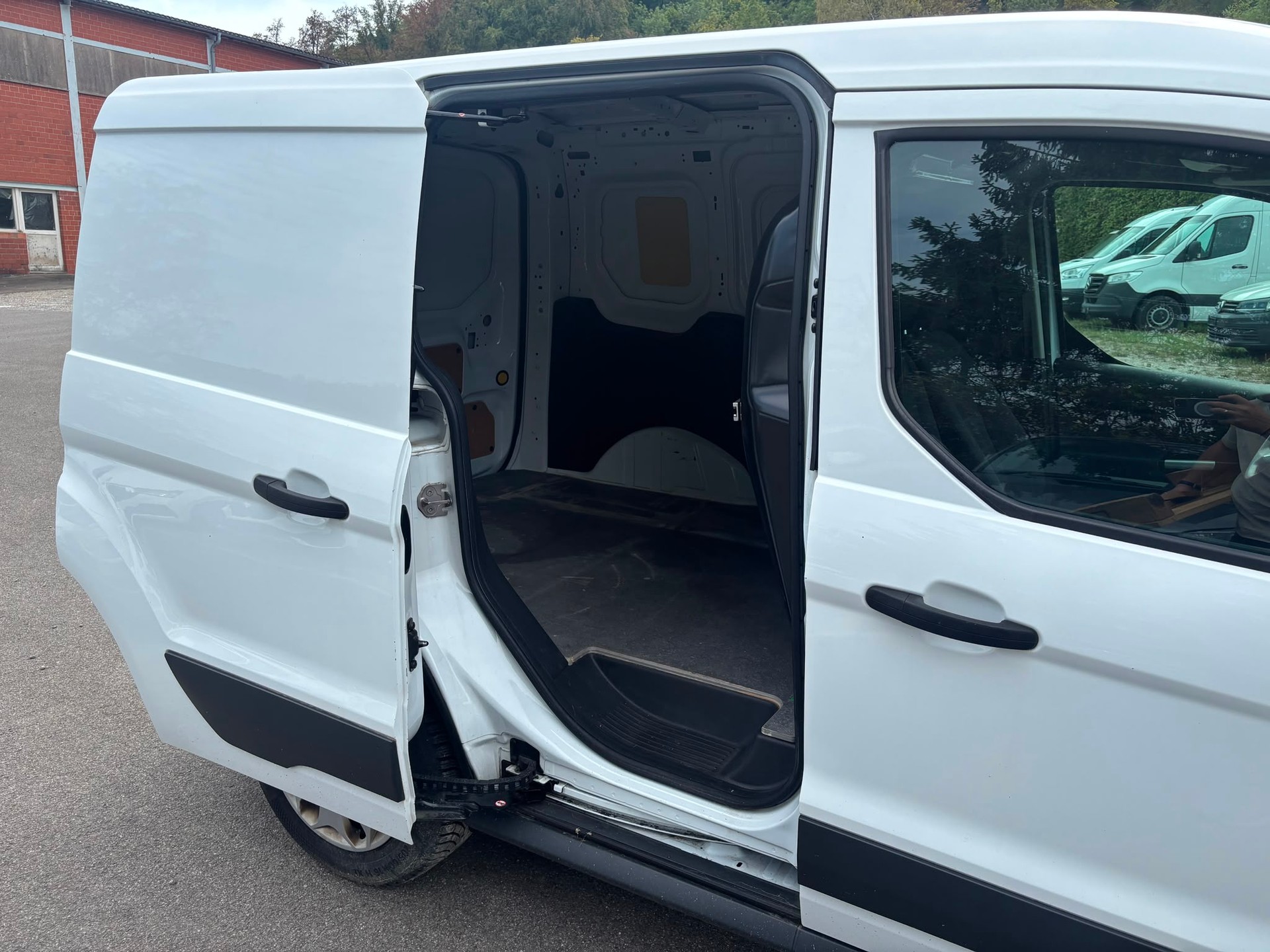 FORD Transit Connect Van T200 1.5 TDCi Trend-image-9