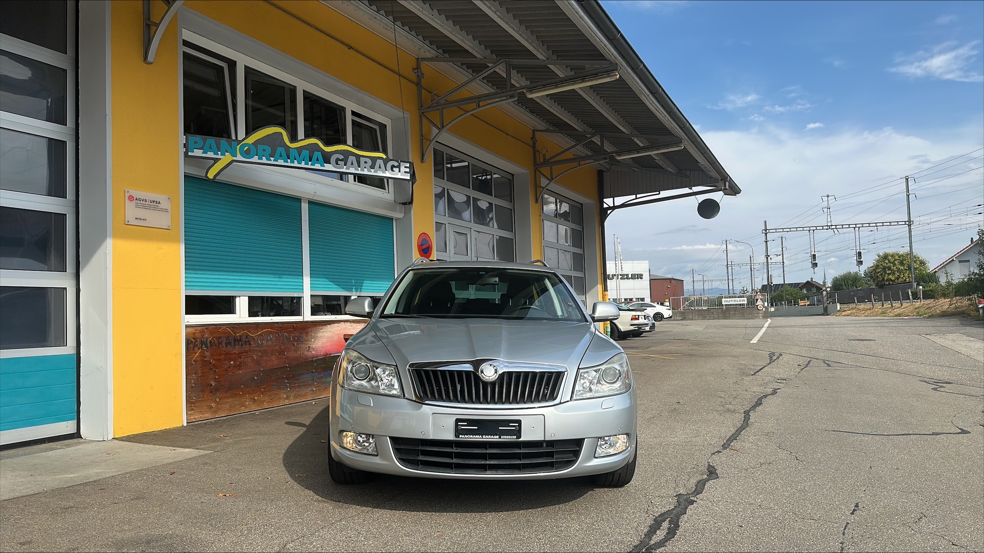 SKODA Octavia Combi 1.8 TSI Laurin & Klement DSG-image-1