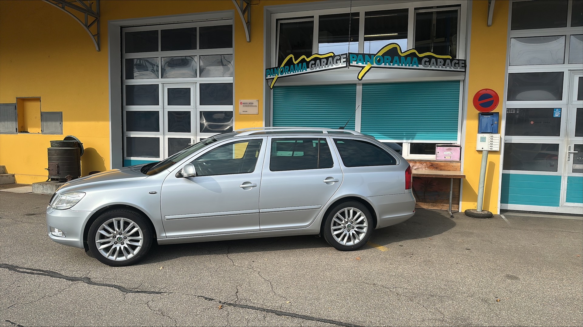 SKODA Octavia Combi 1.8 TSI Laurin & Klement DSG-image-2