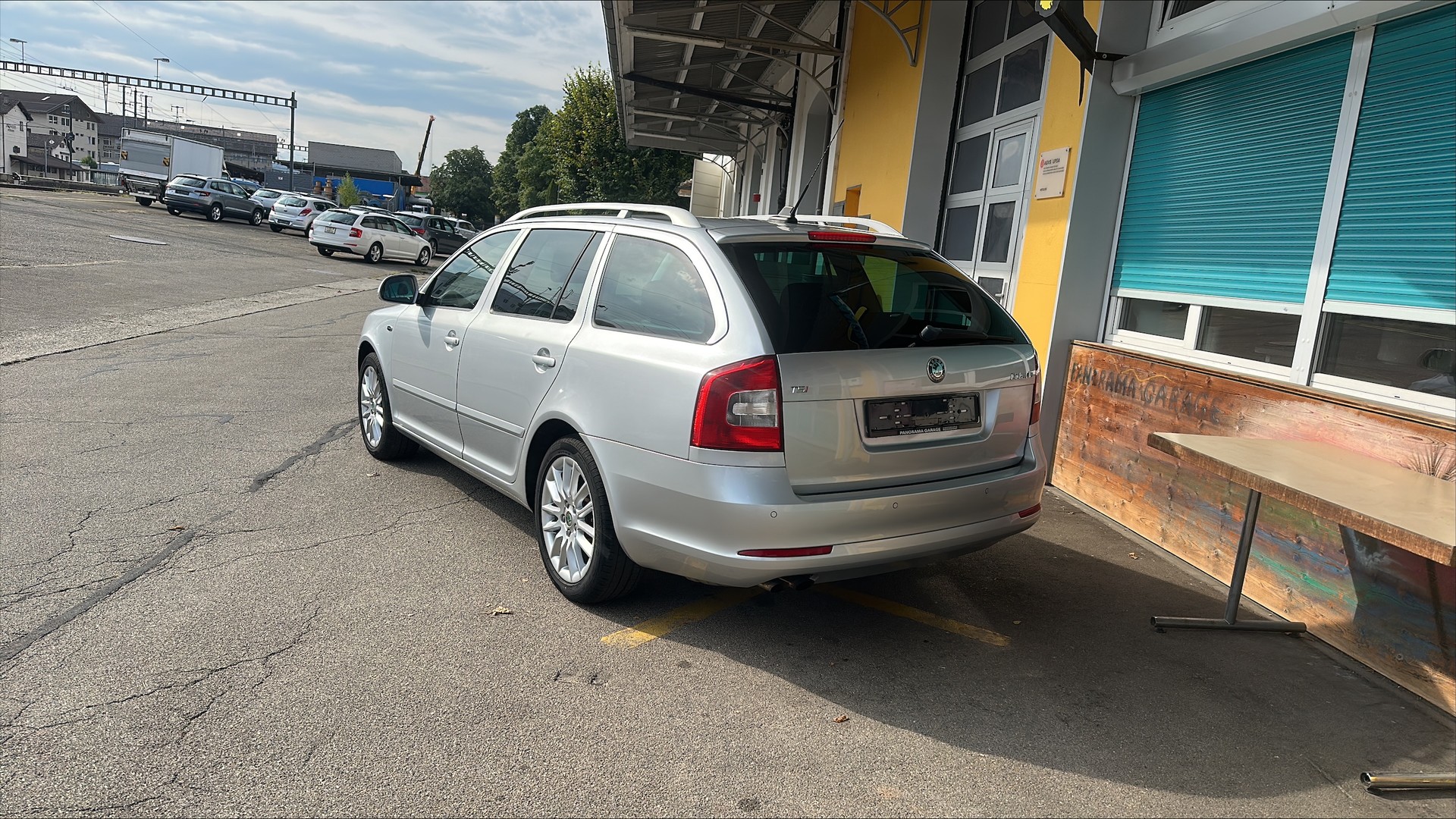 SKODA Octavia Combi 1.8 TSI Laurin & Klement DSG-image-3