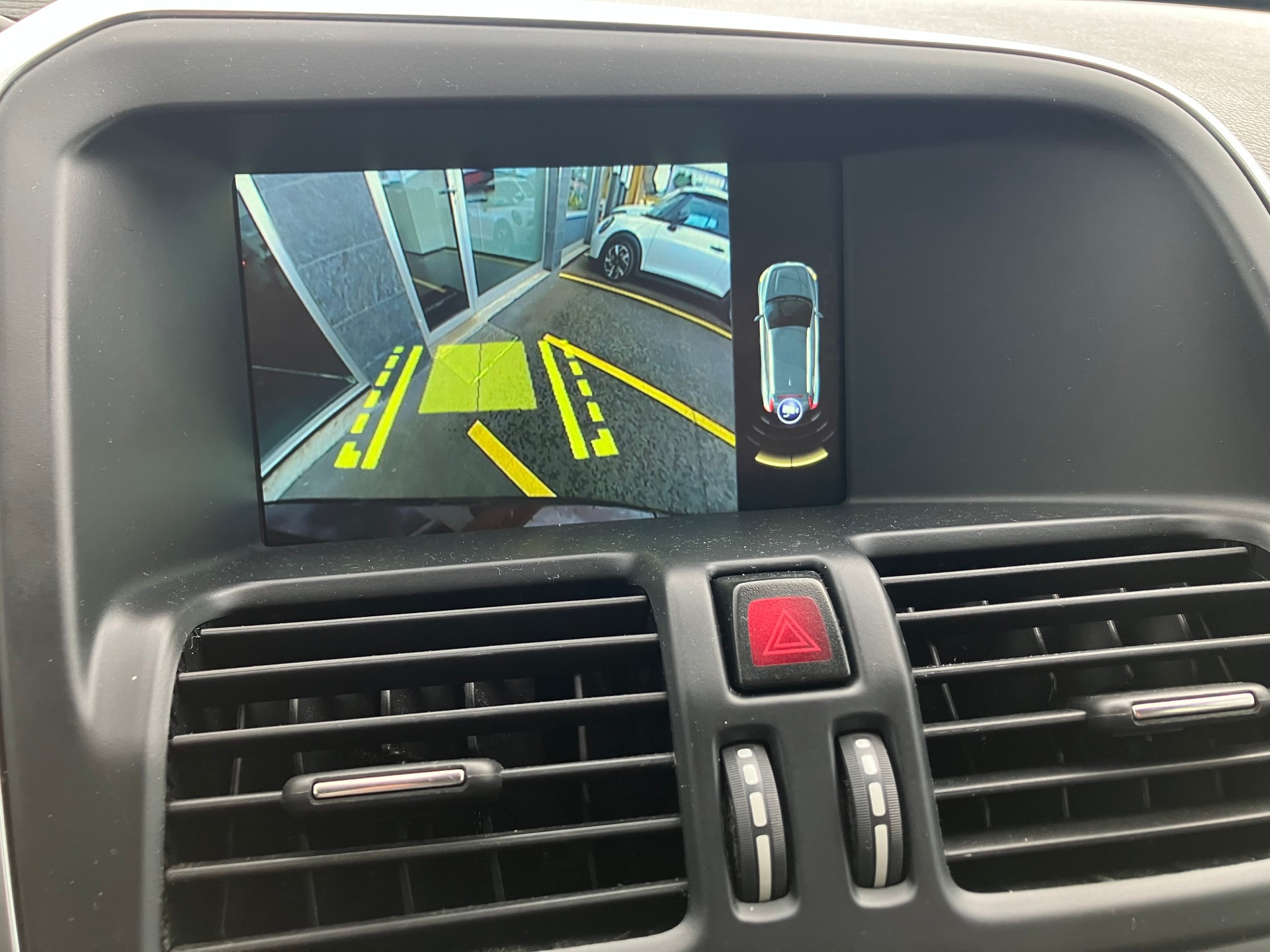 VOLVO XC60 D4 AWD Kinetic Geartronic-image-15