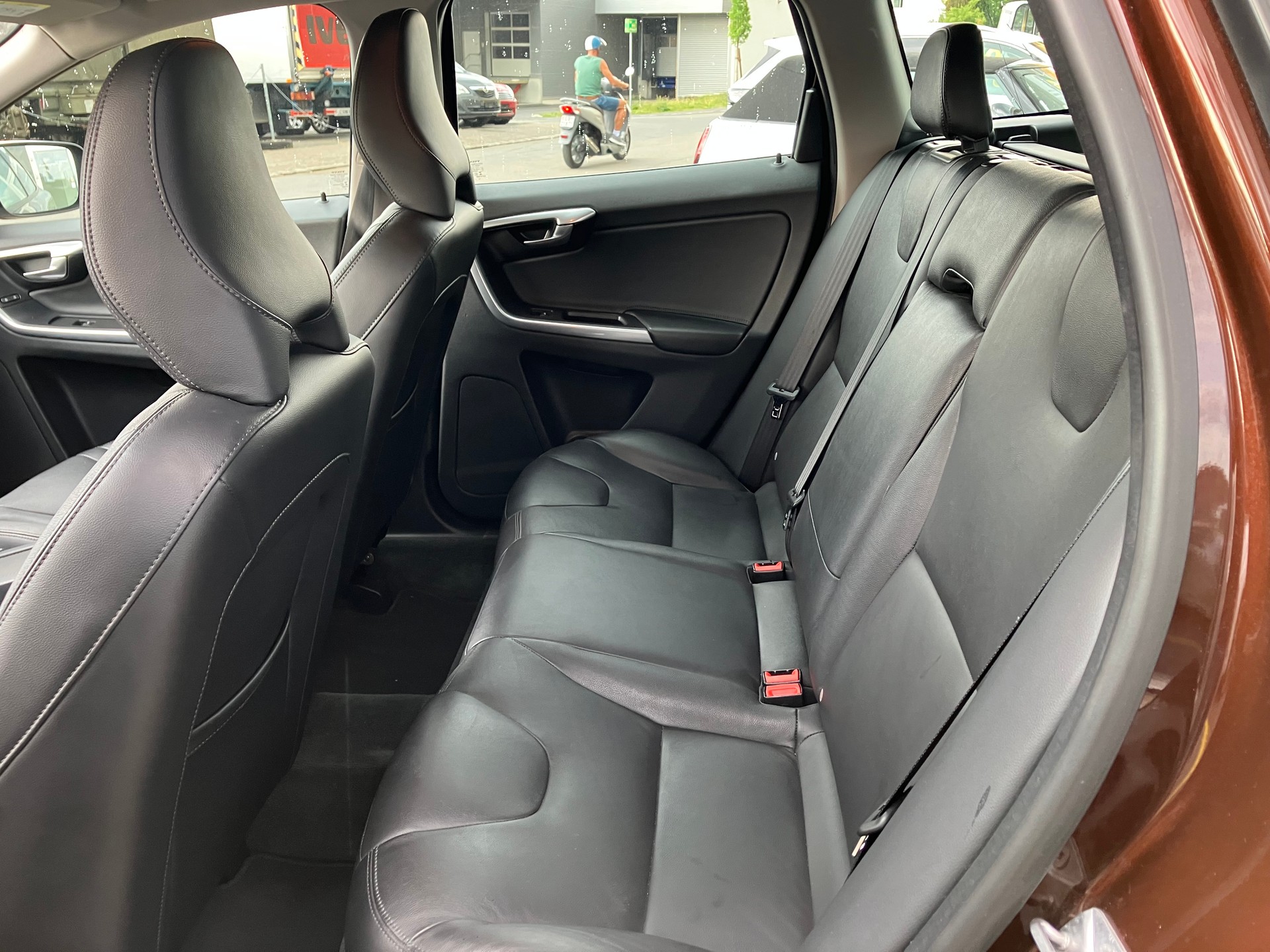 VOLVO XC60 D4 AWD Kinetic Geartronic-image-12