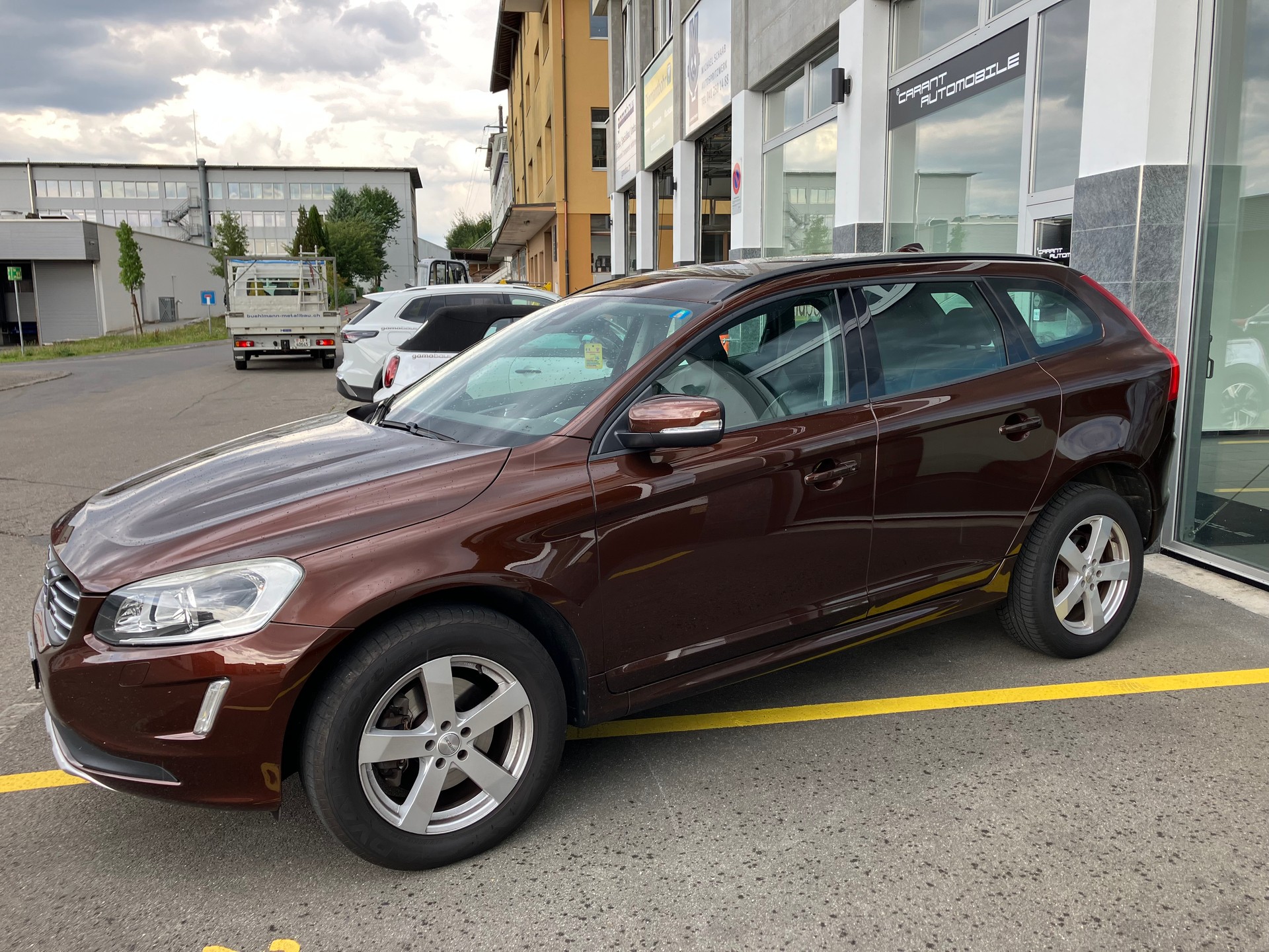 VOLVO XC60 D4 AWD Kinetic Geartronic-image-2