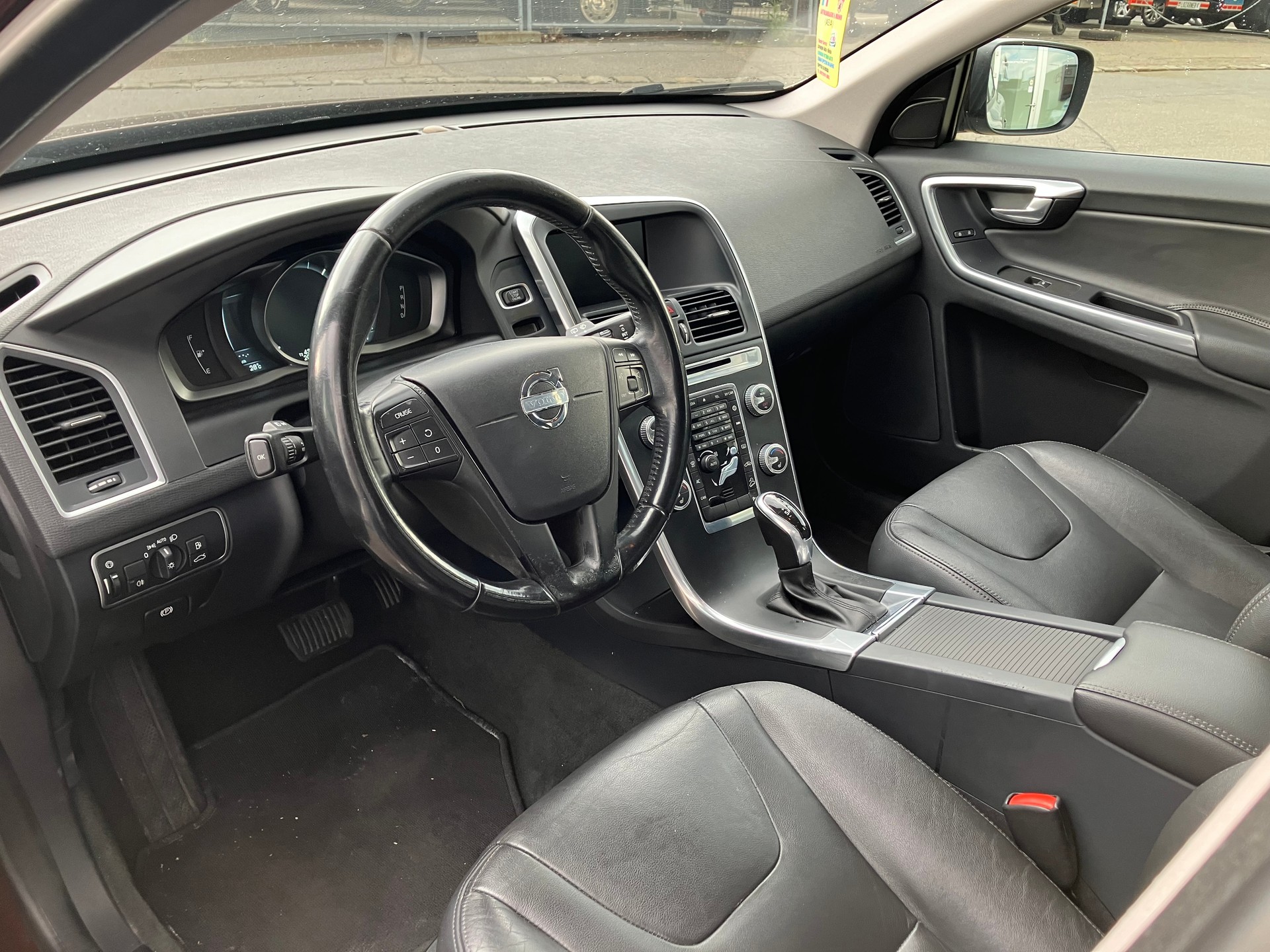 VOLVO XC60 D4 AWD Kinetic Geartronic-image-10
