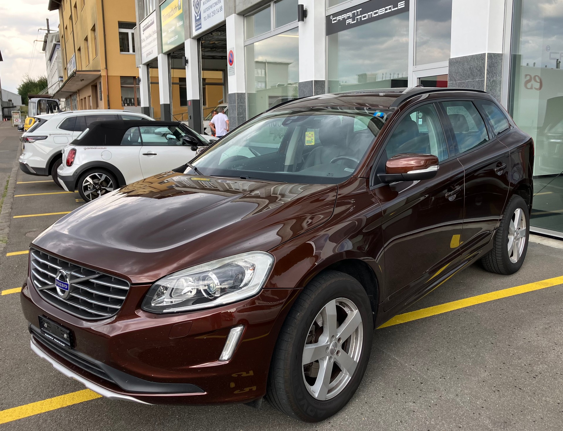 VOLVO XC60 D4 AWD Kinetic Geartronic-image-1