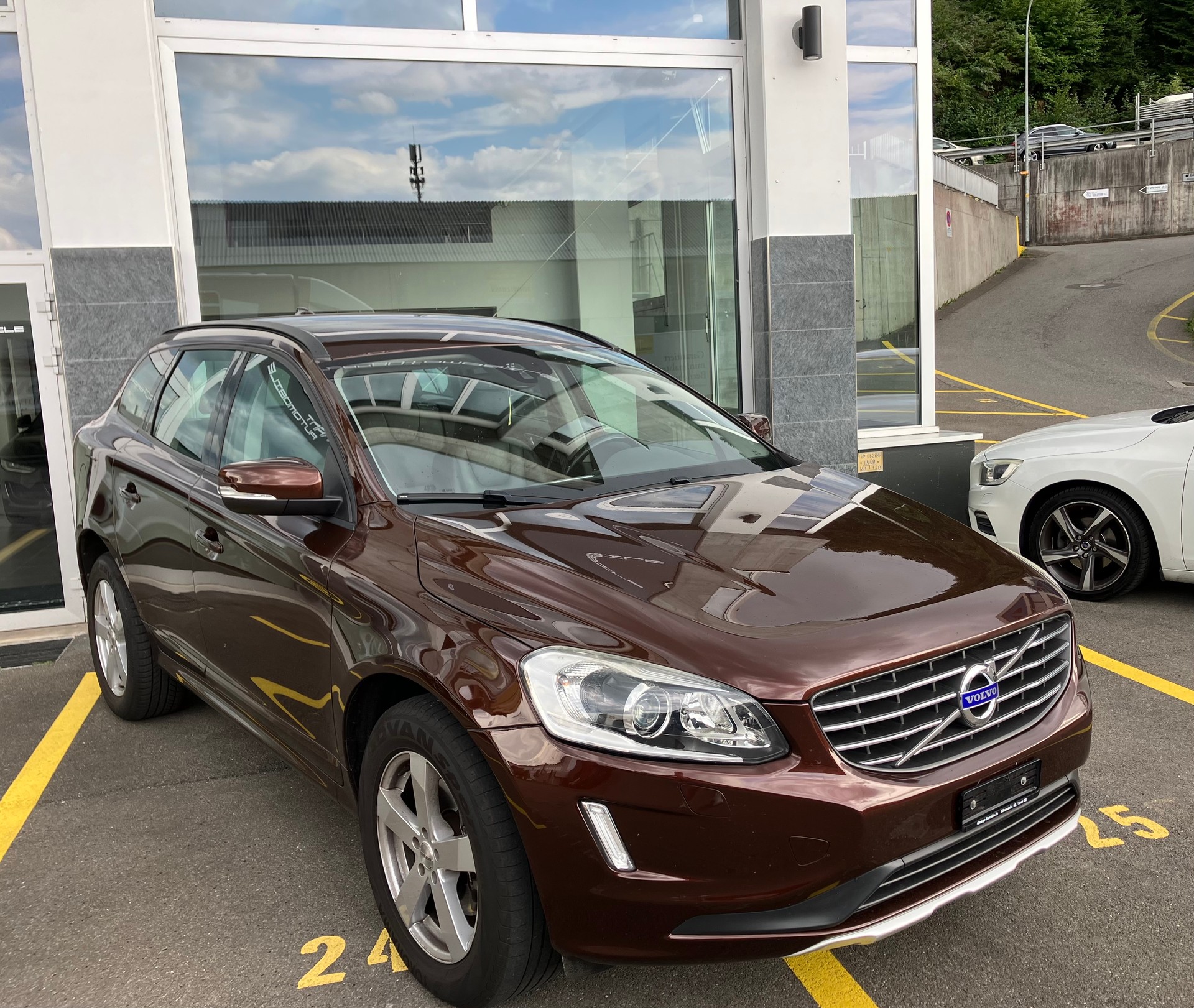 VOLVO XC60 D4 AWD Kinetic Geartronic-image-3