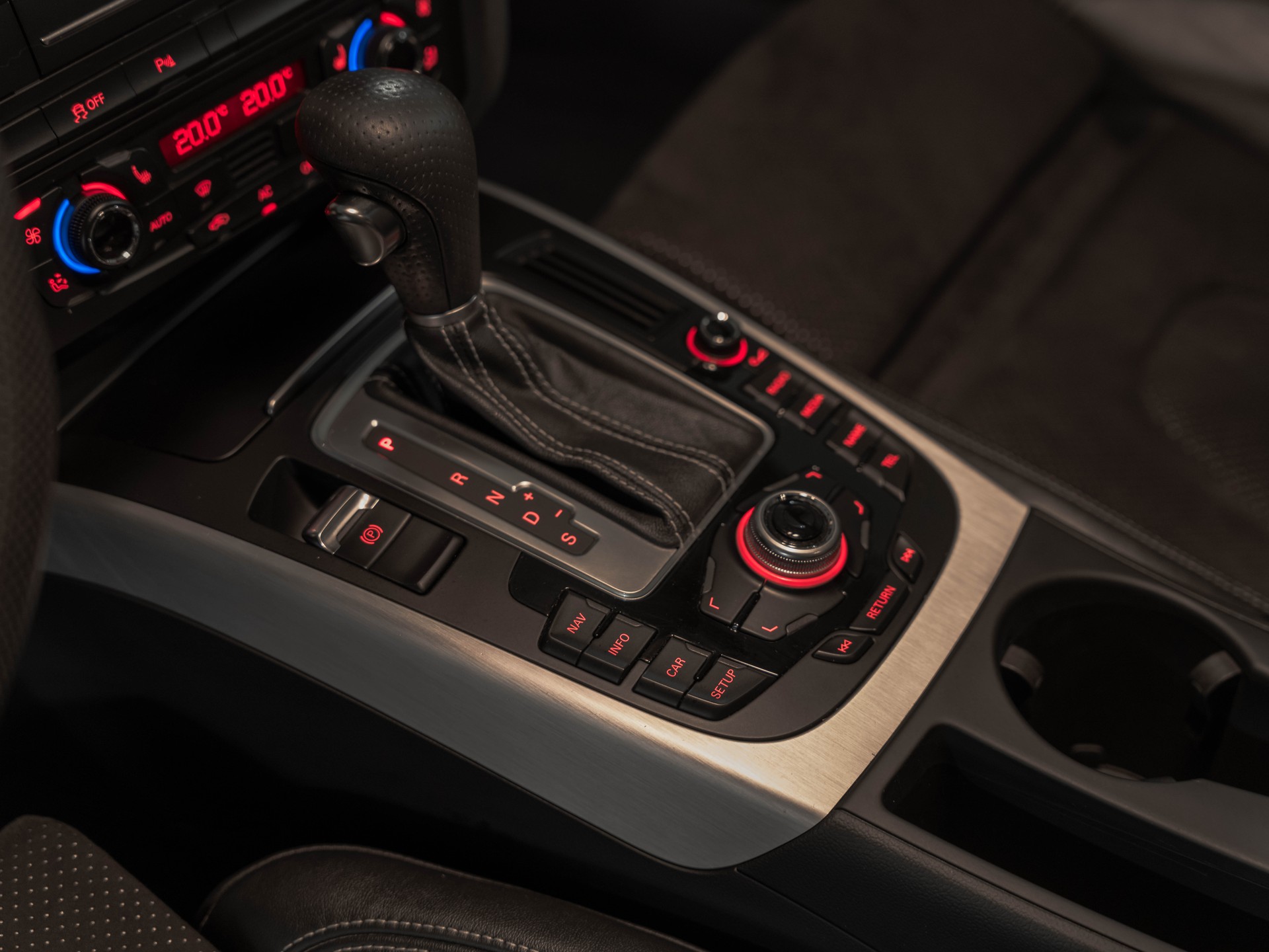 AUDI A4 Avant 2.0 TFSI Quattro S-Tronic S-LINE-image-22